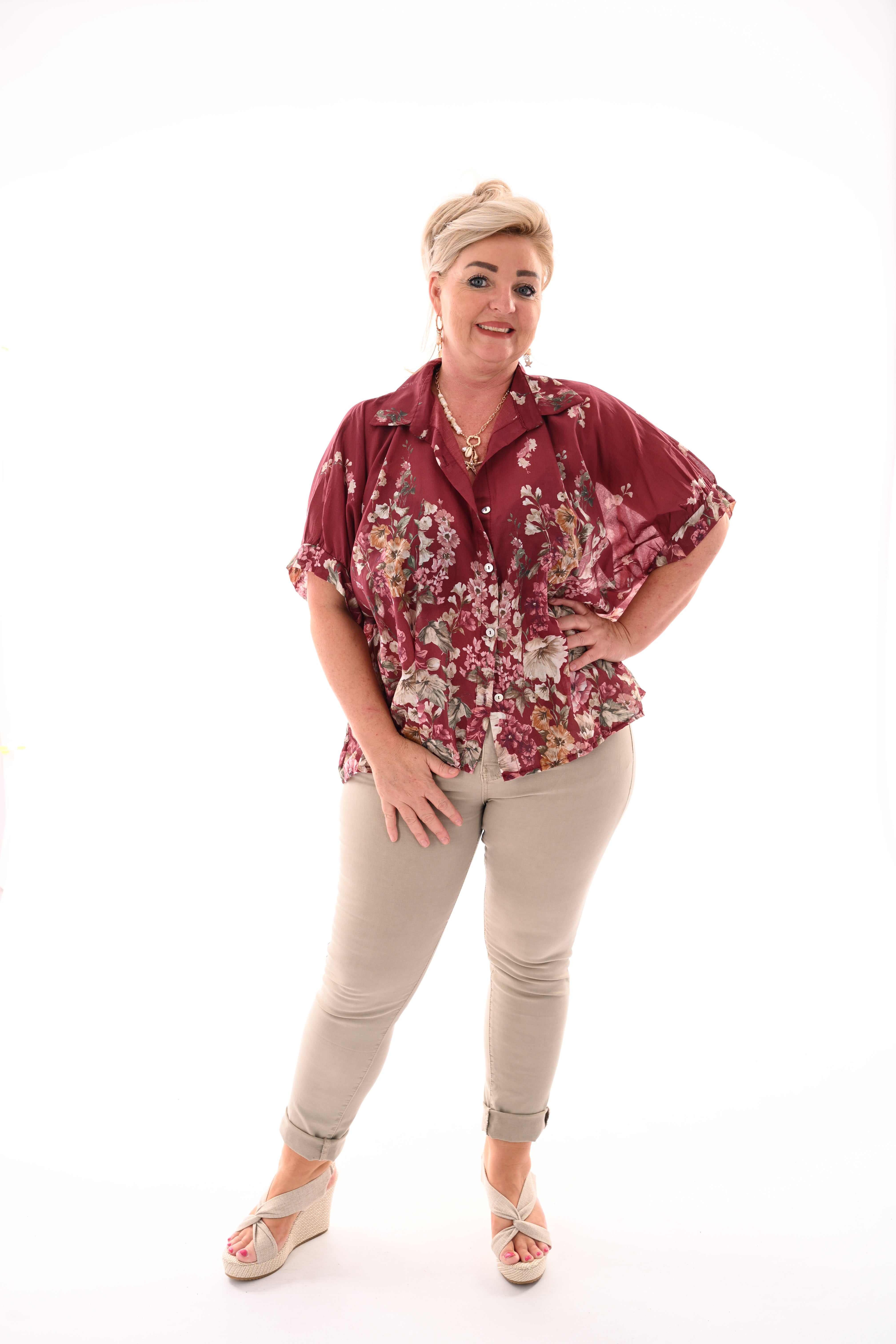 Doorknoop blouse bloemen print bordeaux