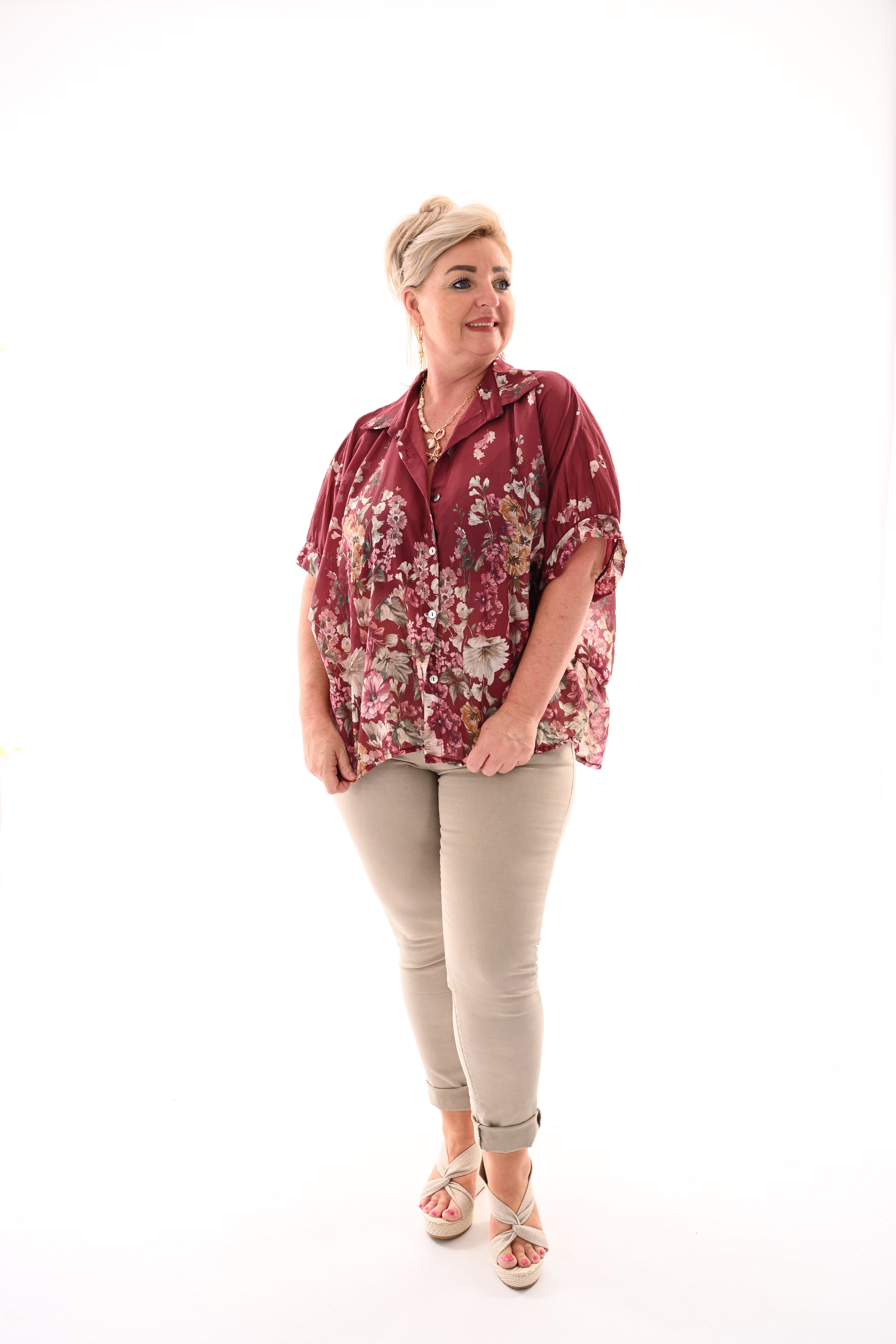 Doorknoop blouse bloemen print bordeaux