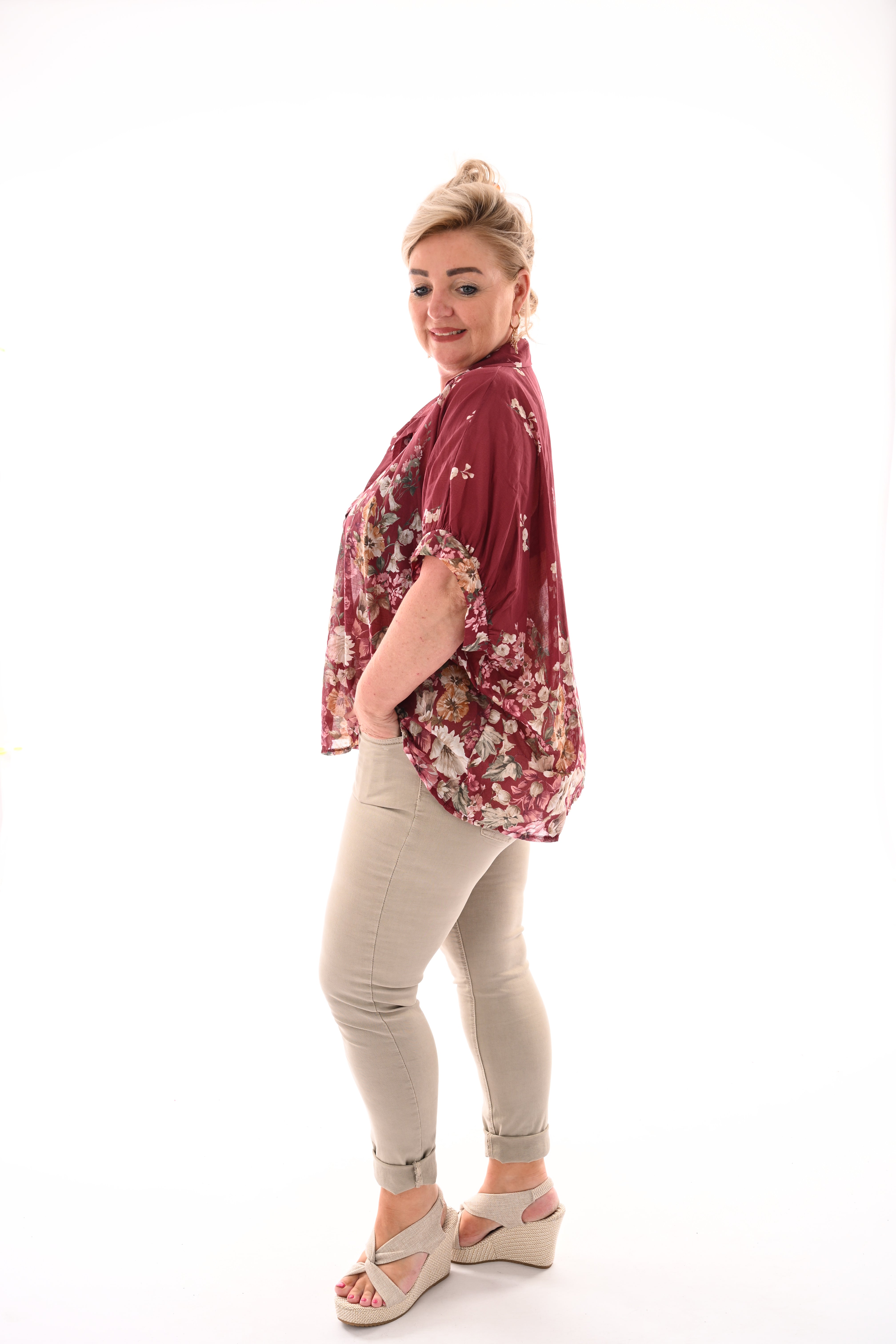 Doorknoop blouse bloemen print bordeaux