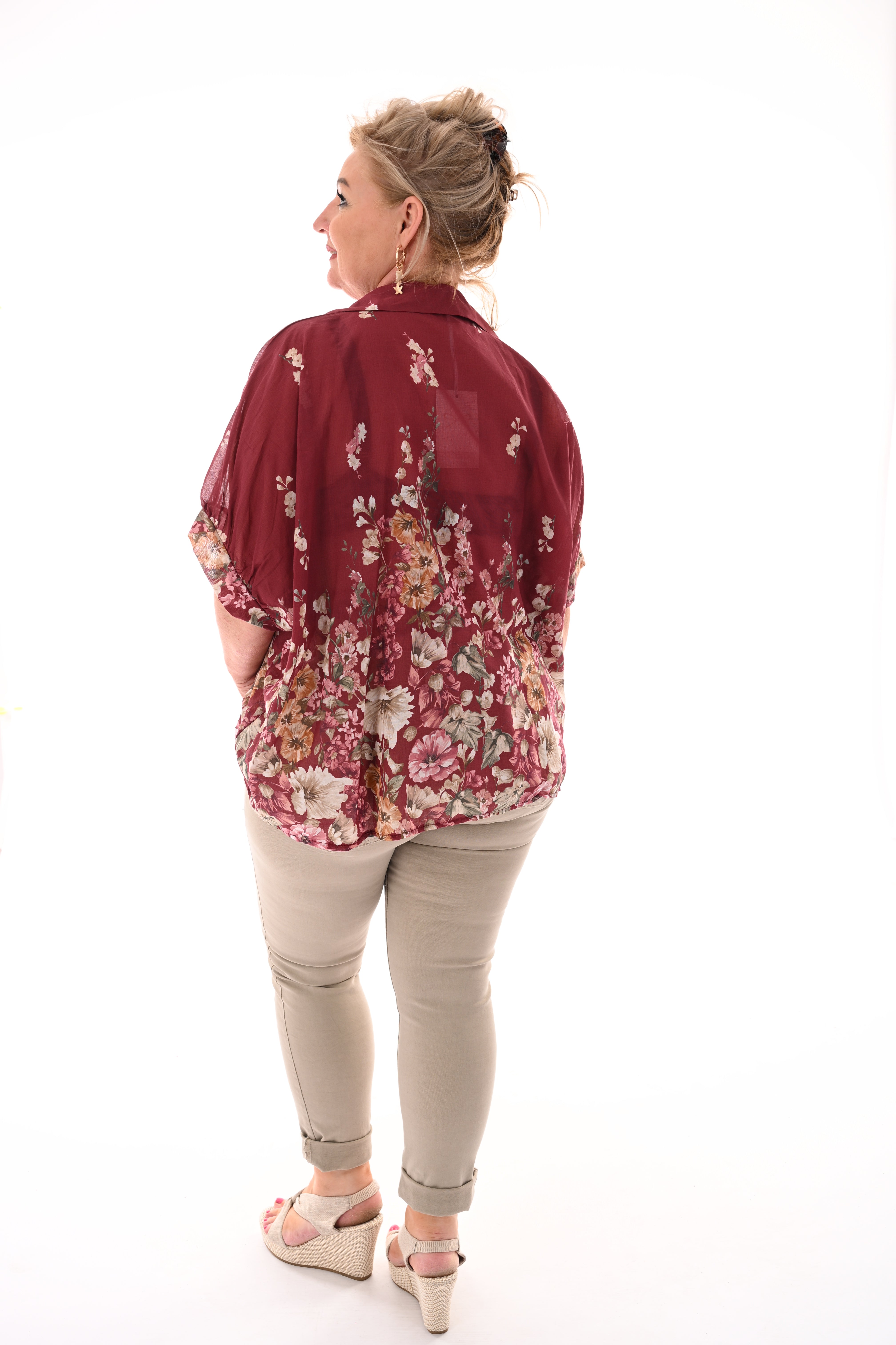 Doorknoop blouse bloemen print bordeaux