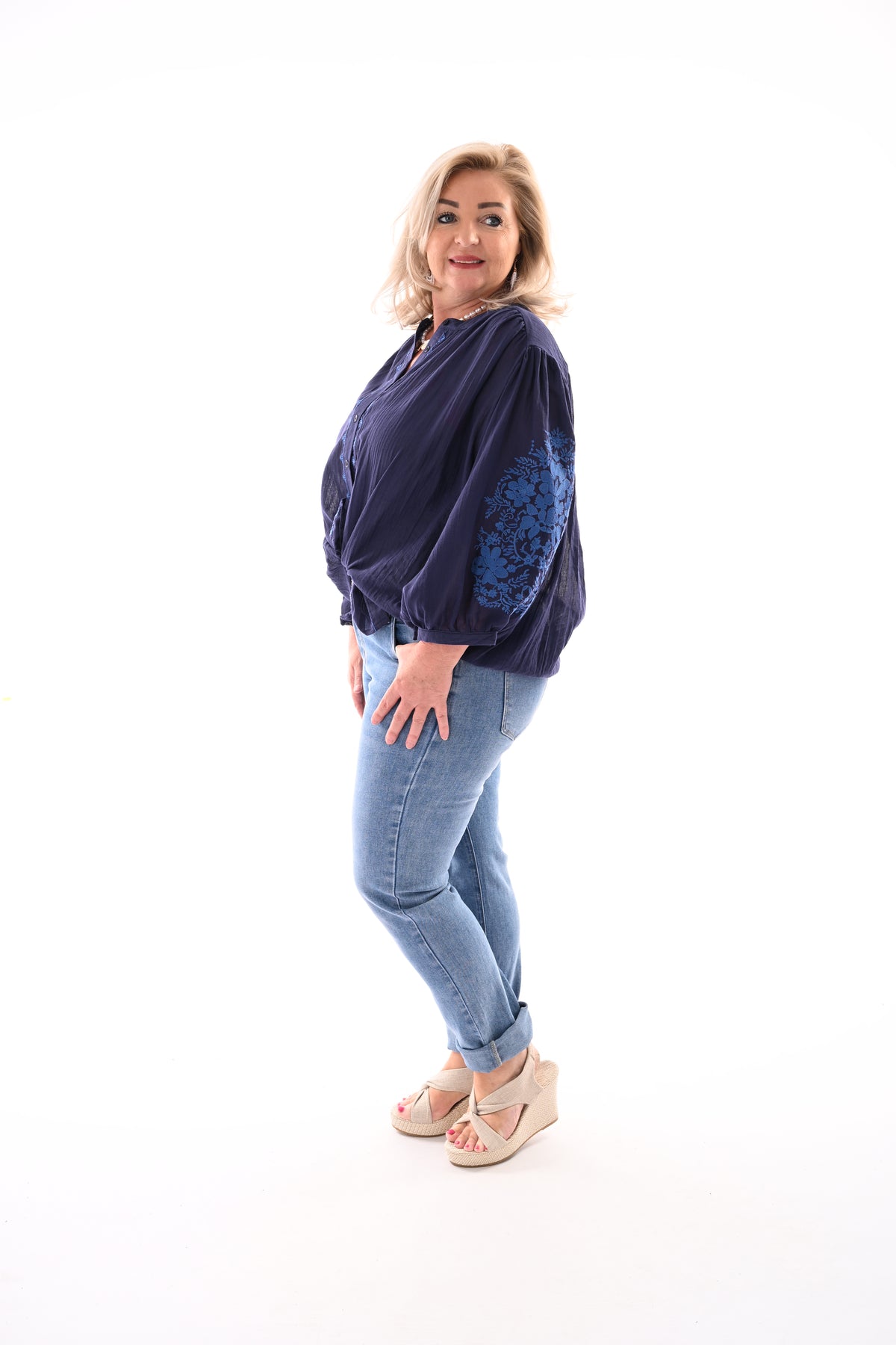 Blouse pofmouwen bloemen details marineblauw