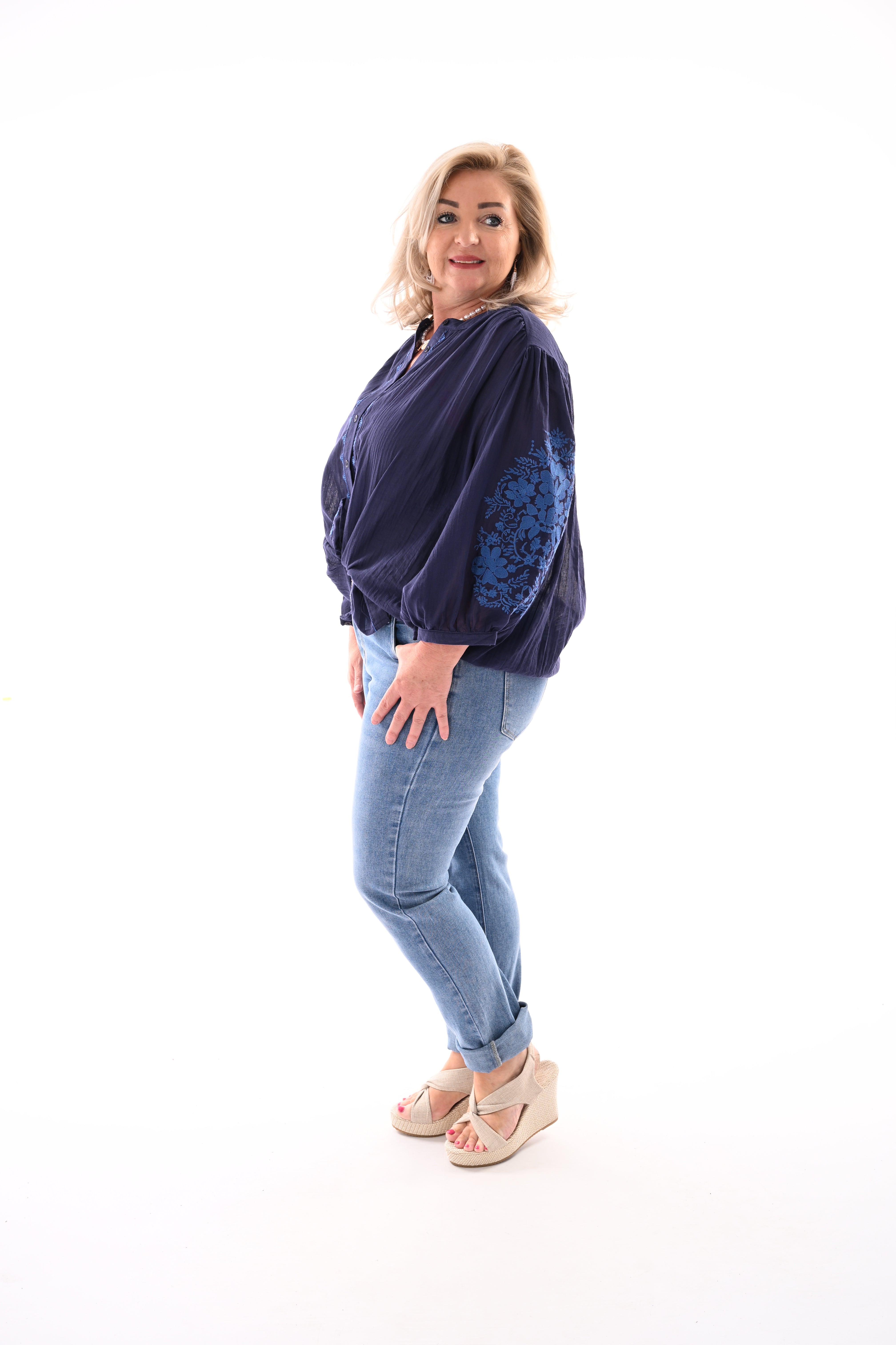 Blouse pofmouwen bloemen details marineblauw