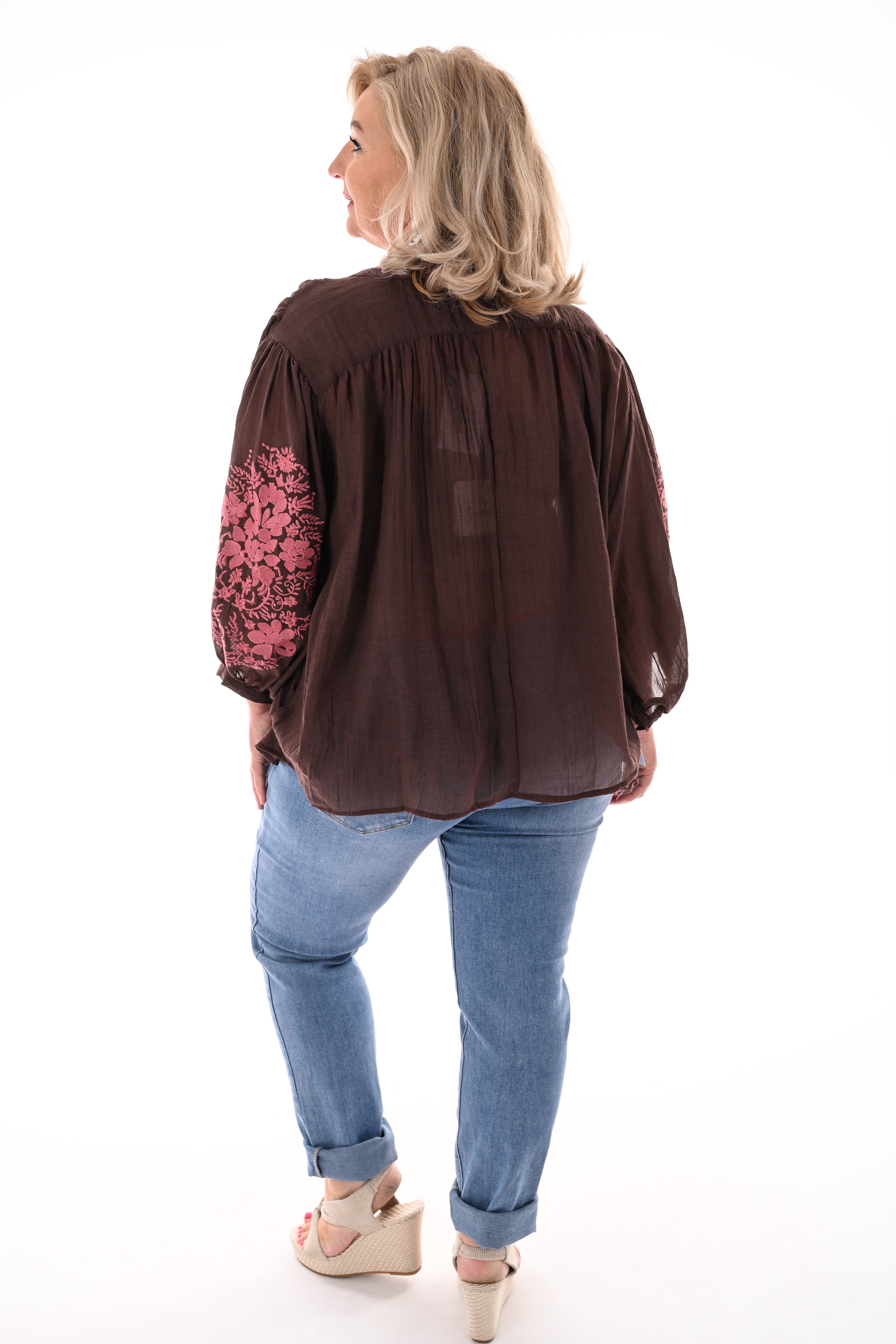 Blouse pofmouwen bloemen details donkerbruin