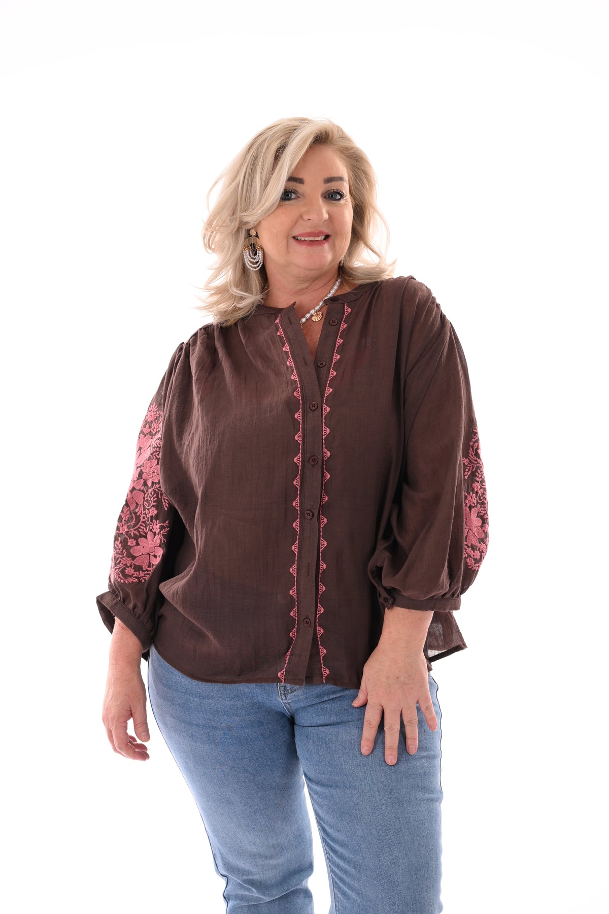 Blouse pofmouwen bloemen details donkerbruin