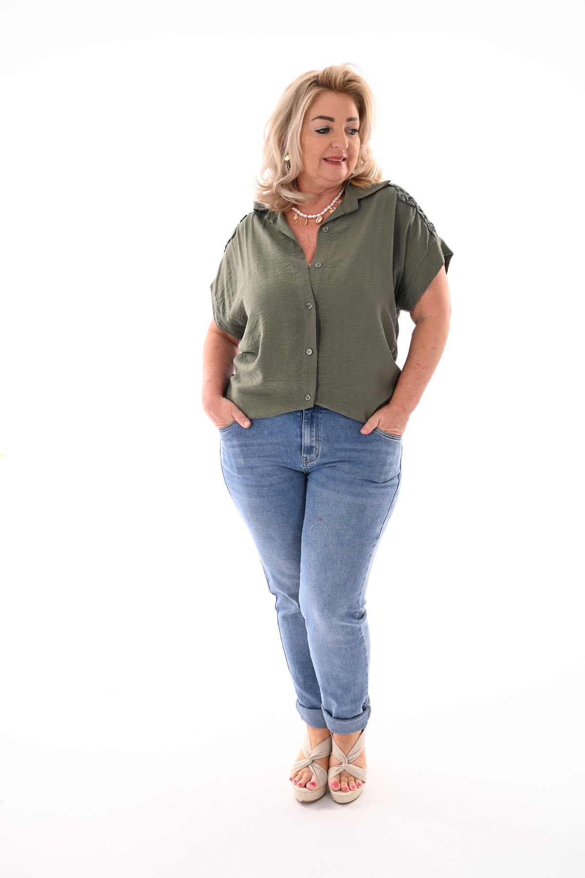 Blouse korte mouwen broderie detail legergroen