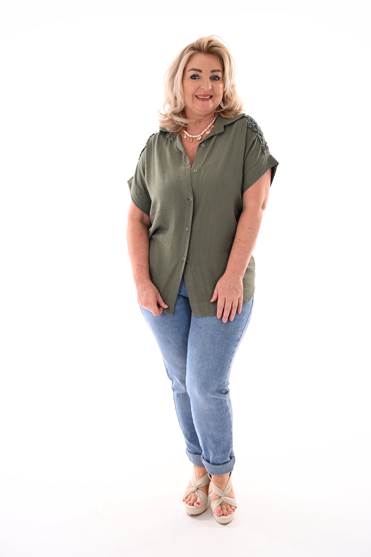 Blouse korte mouwen broderie detail legergroen