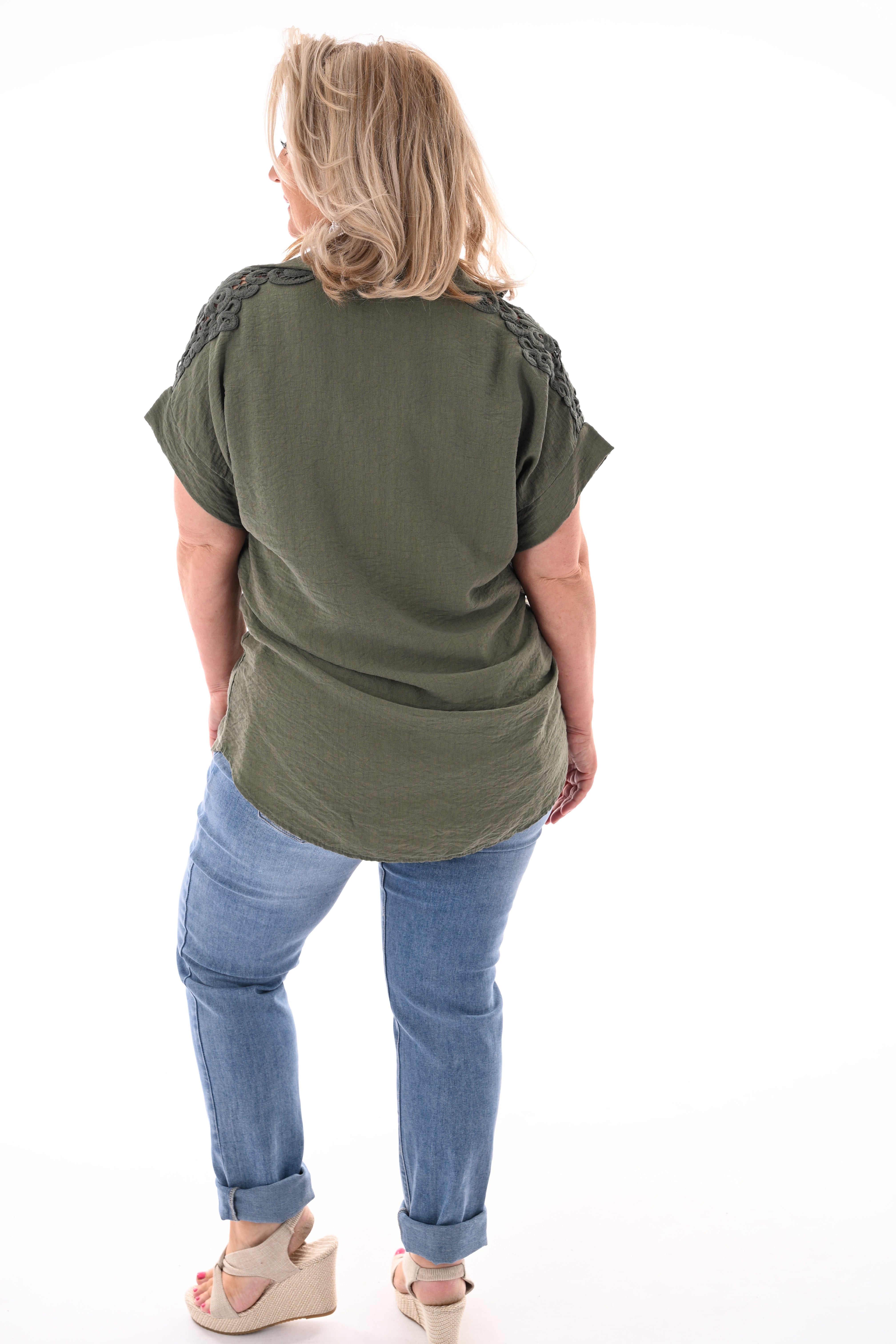 Blouse korte mouwen broderie detail legergroen