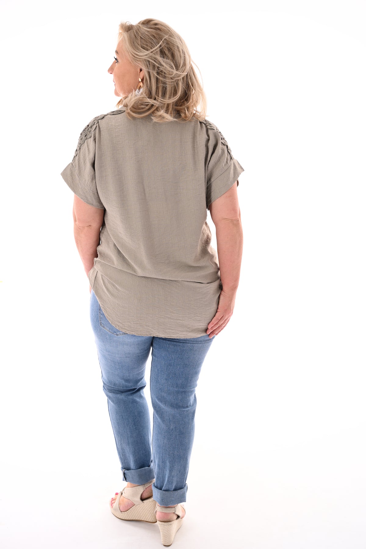 Blouse korte mouwen broderie detail taupe
