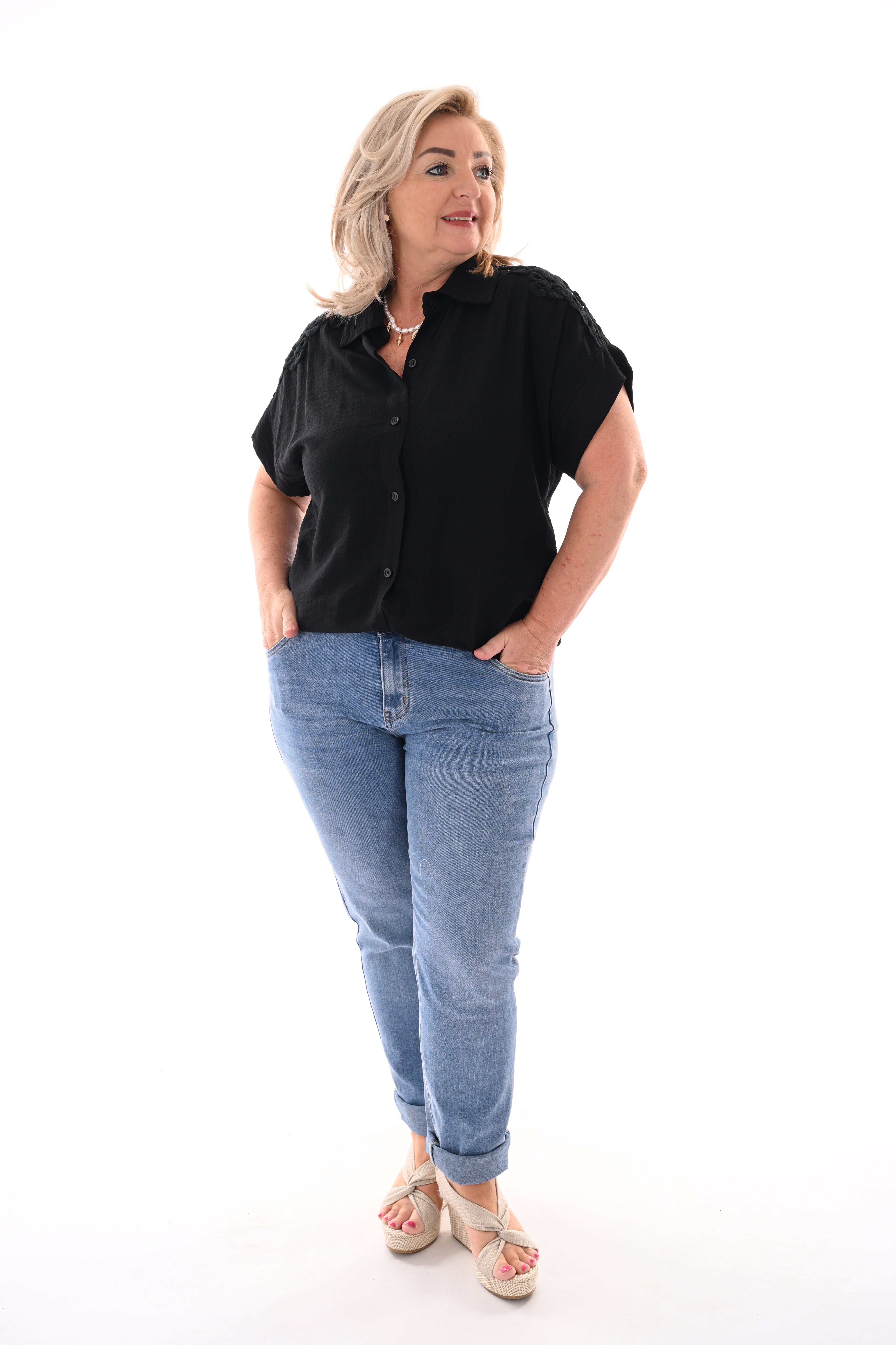 Blouse korte mouwen broderie detail zwart