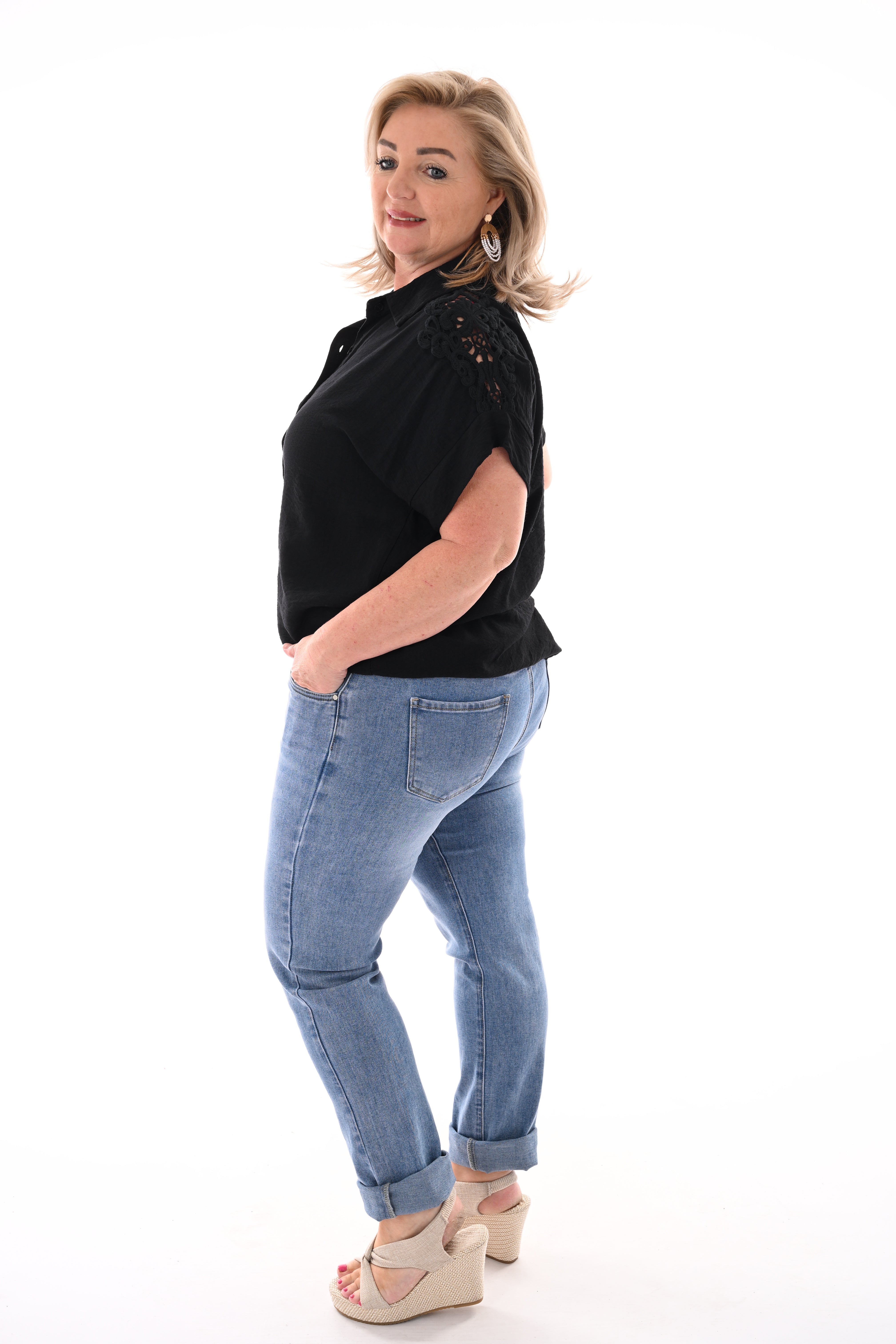 Blouse korte mouwen broderie detail zwart