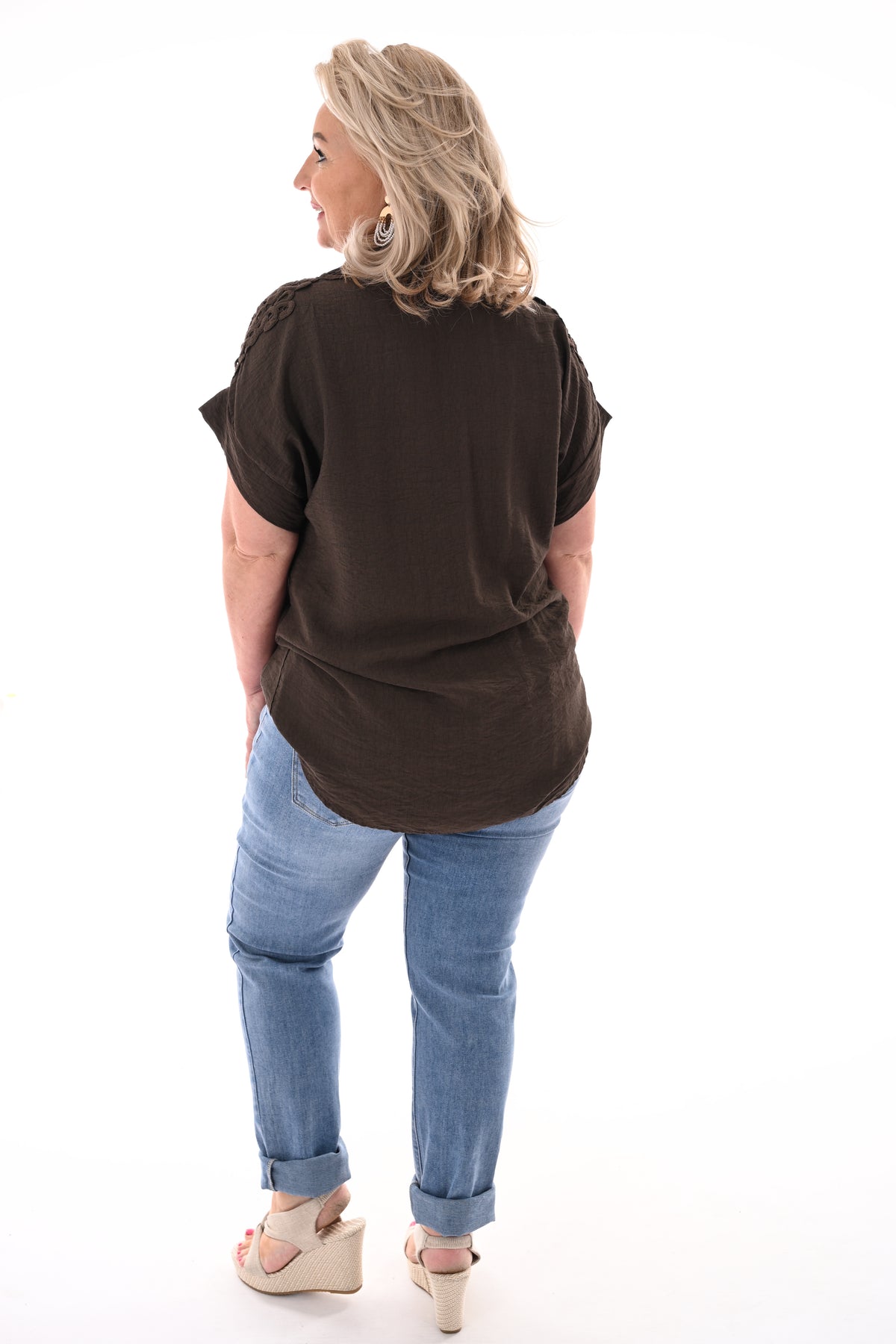 Blouse korte mouwen broderie detail donkerbruin