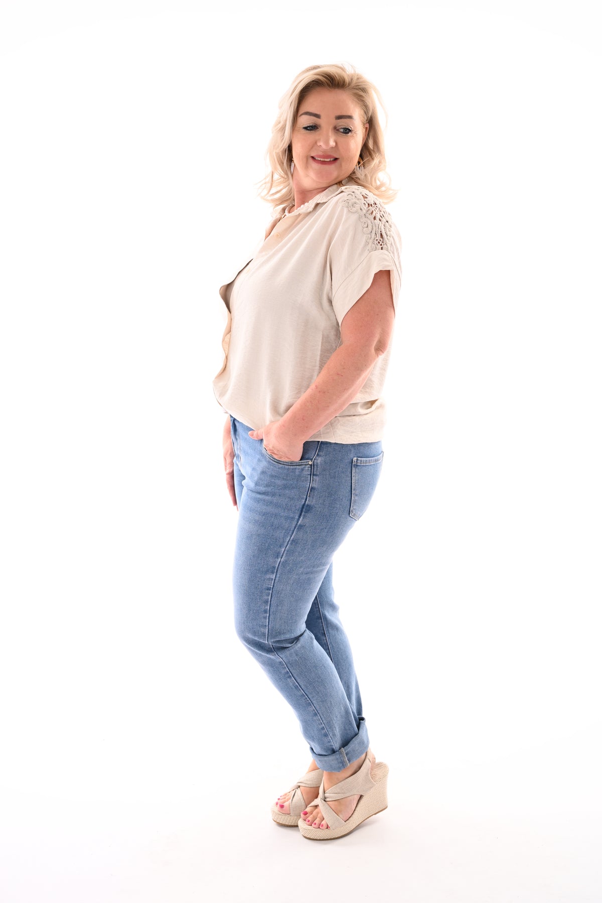 Blouse korte mouwen broderie detail beige