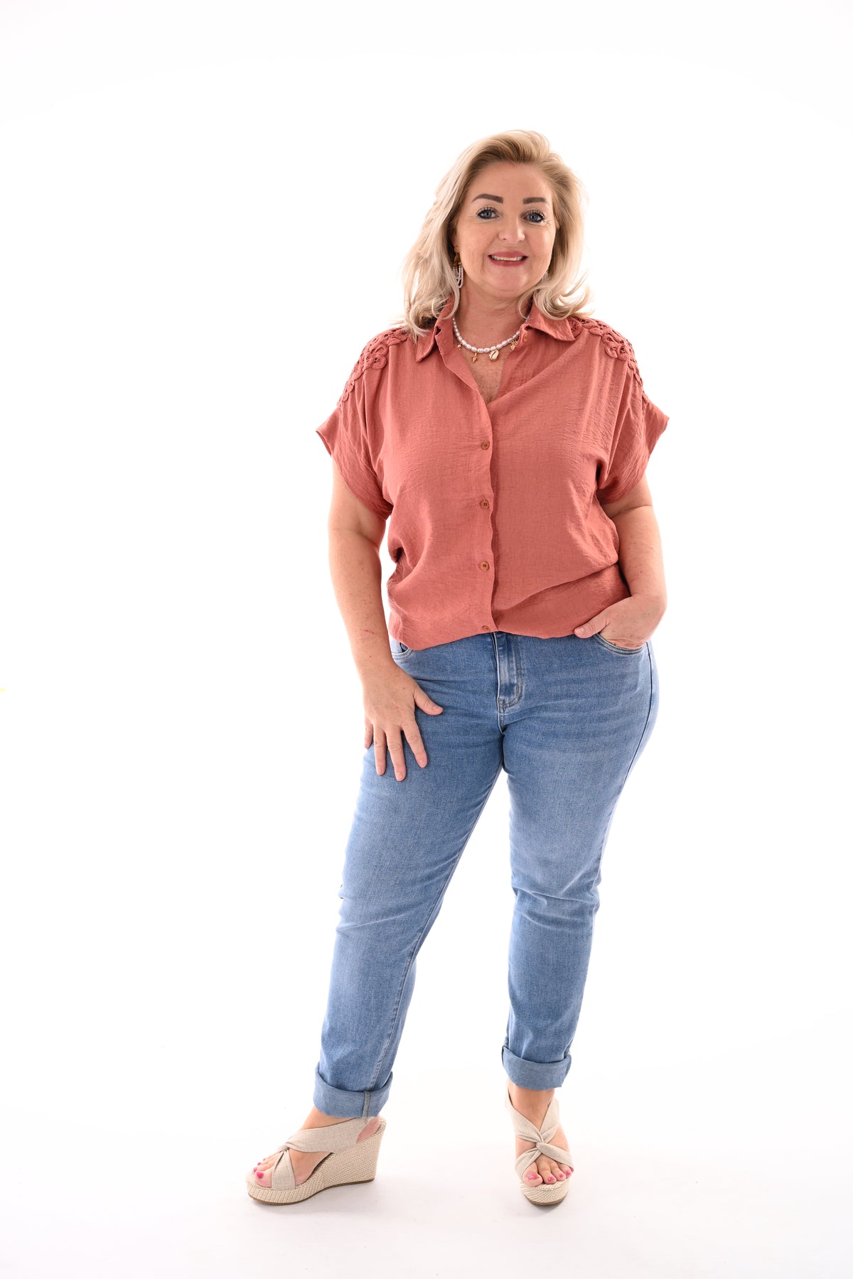 Blouse korte mouwen broderie detail zalm