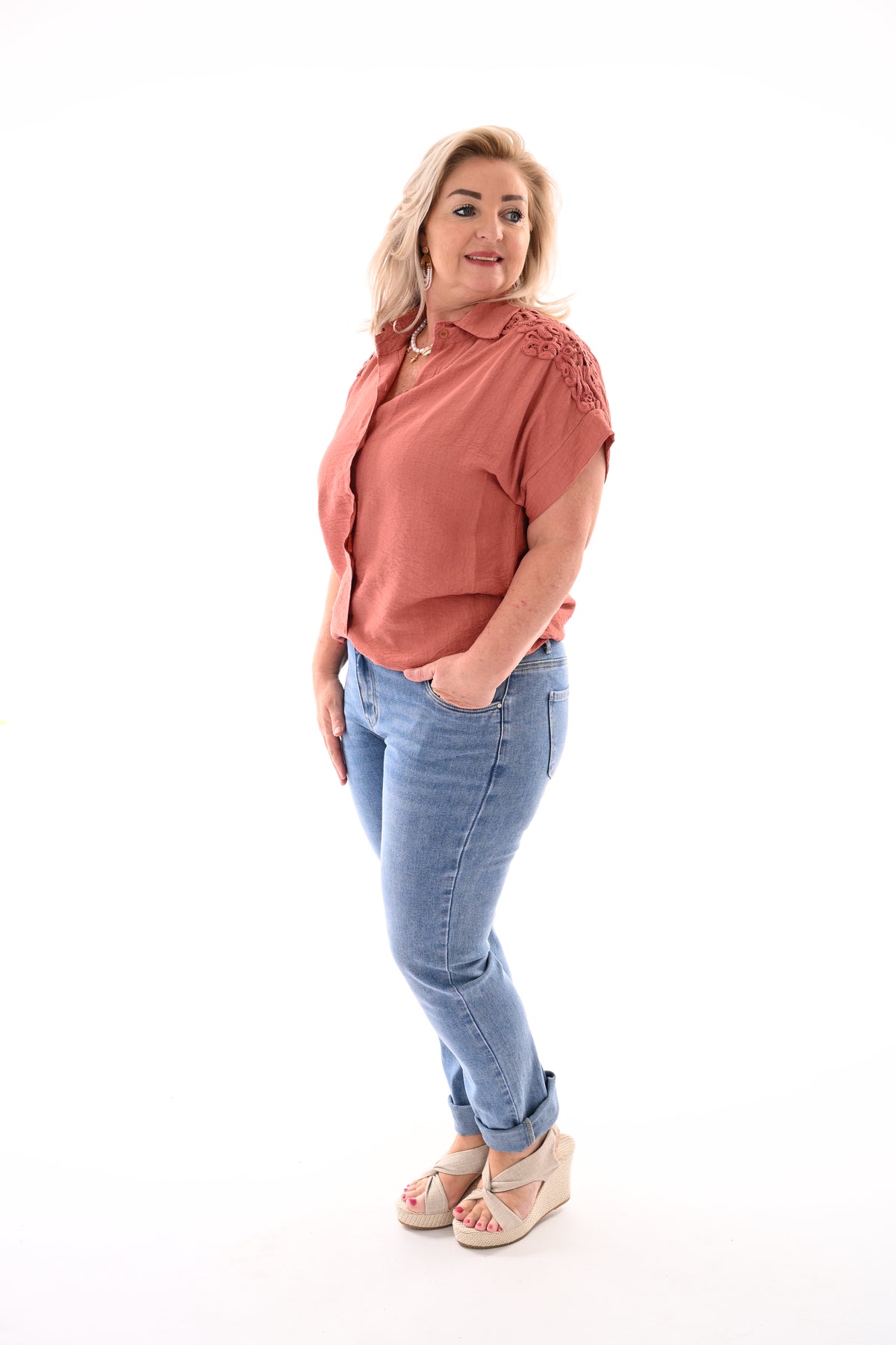 Blouse korte mouwen broderie detail zalm