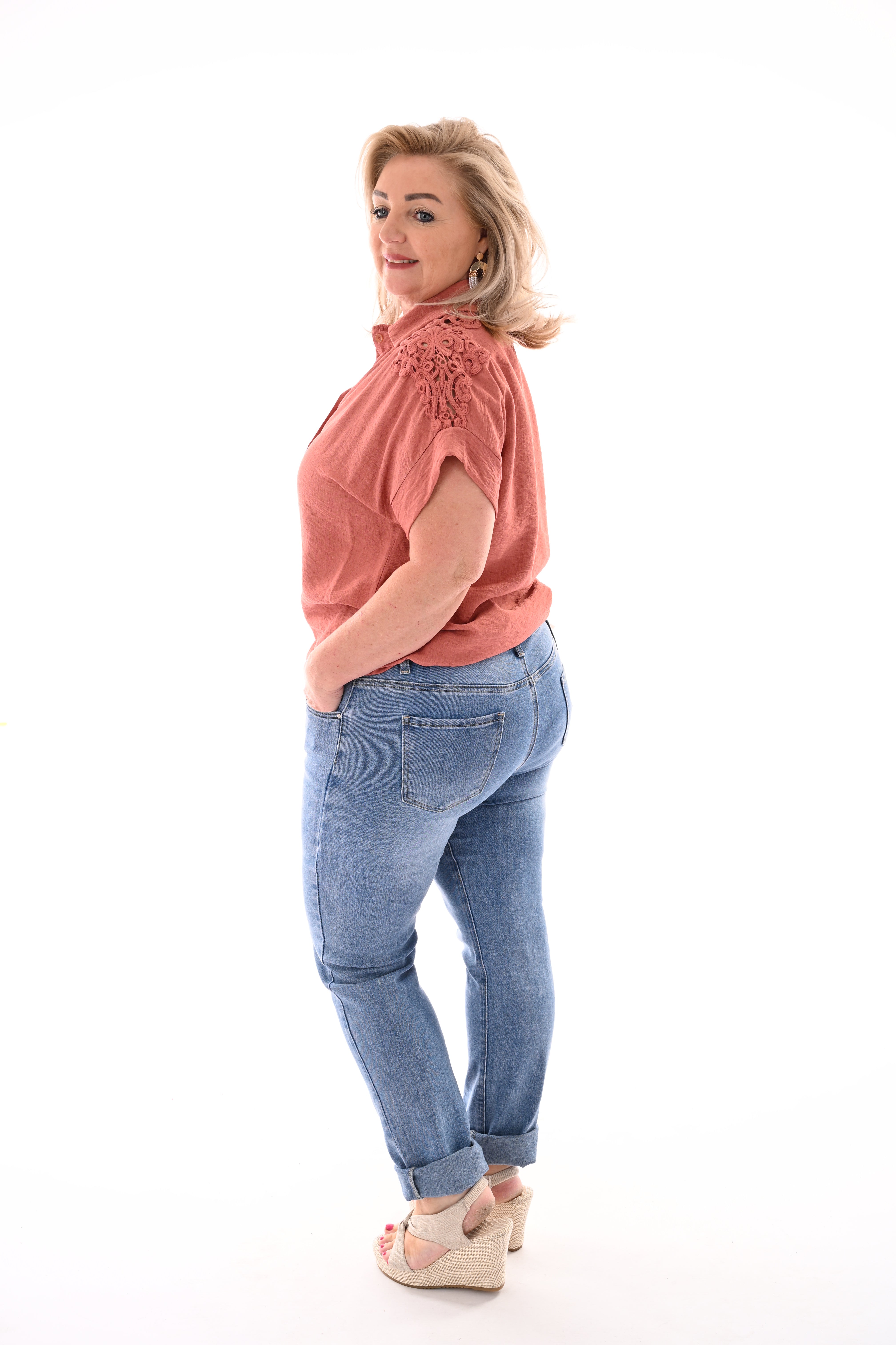 Blouse korte mouwen broderie detail zalm