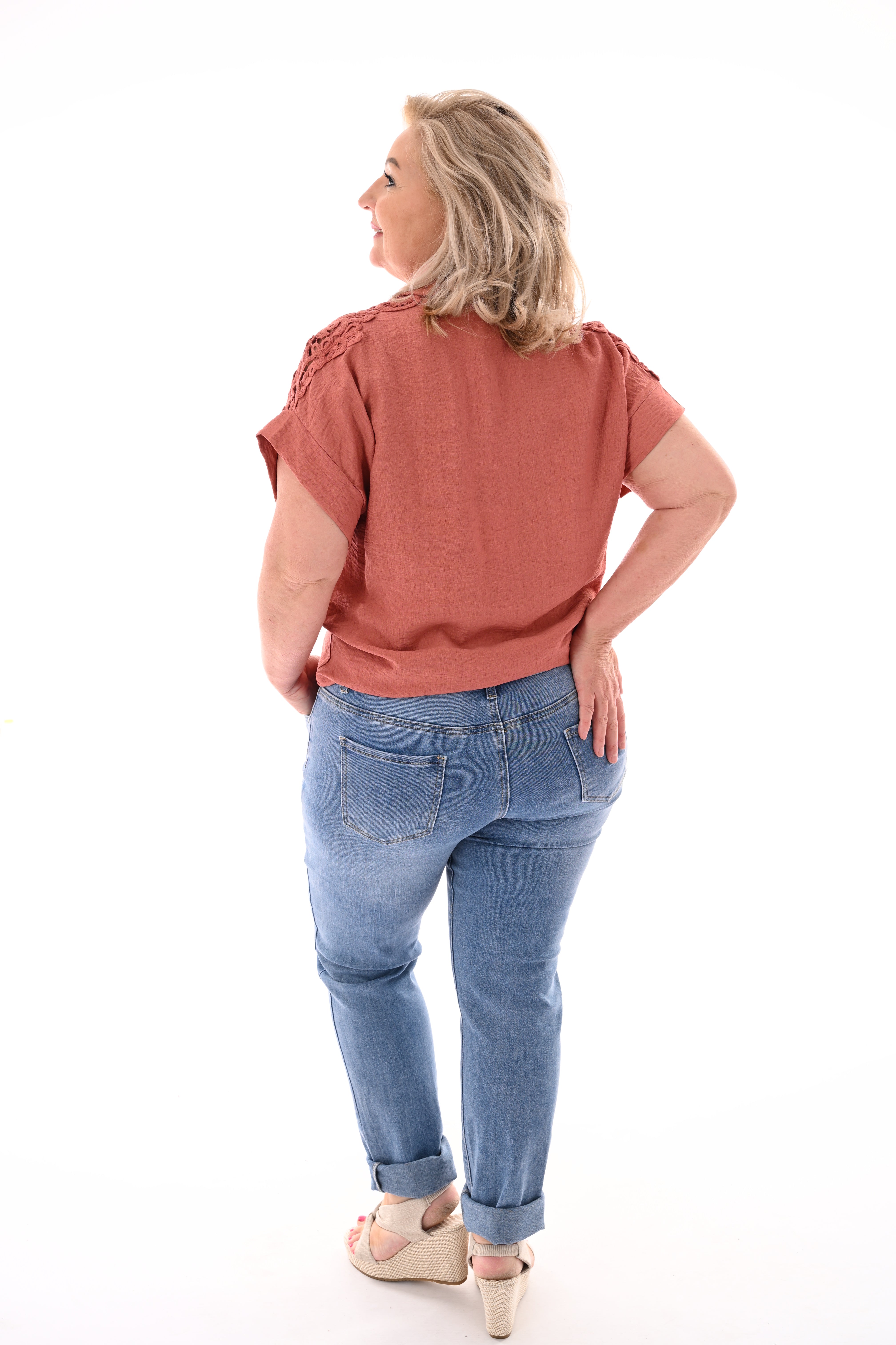 Blouse korte mouwen broderie detail zalm