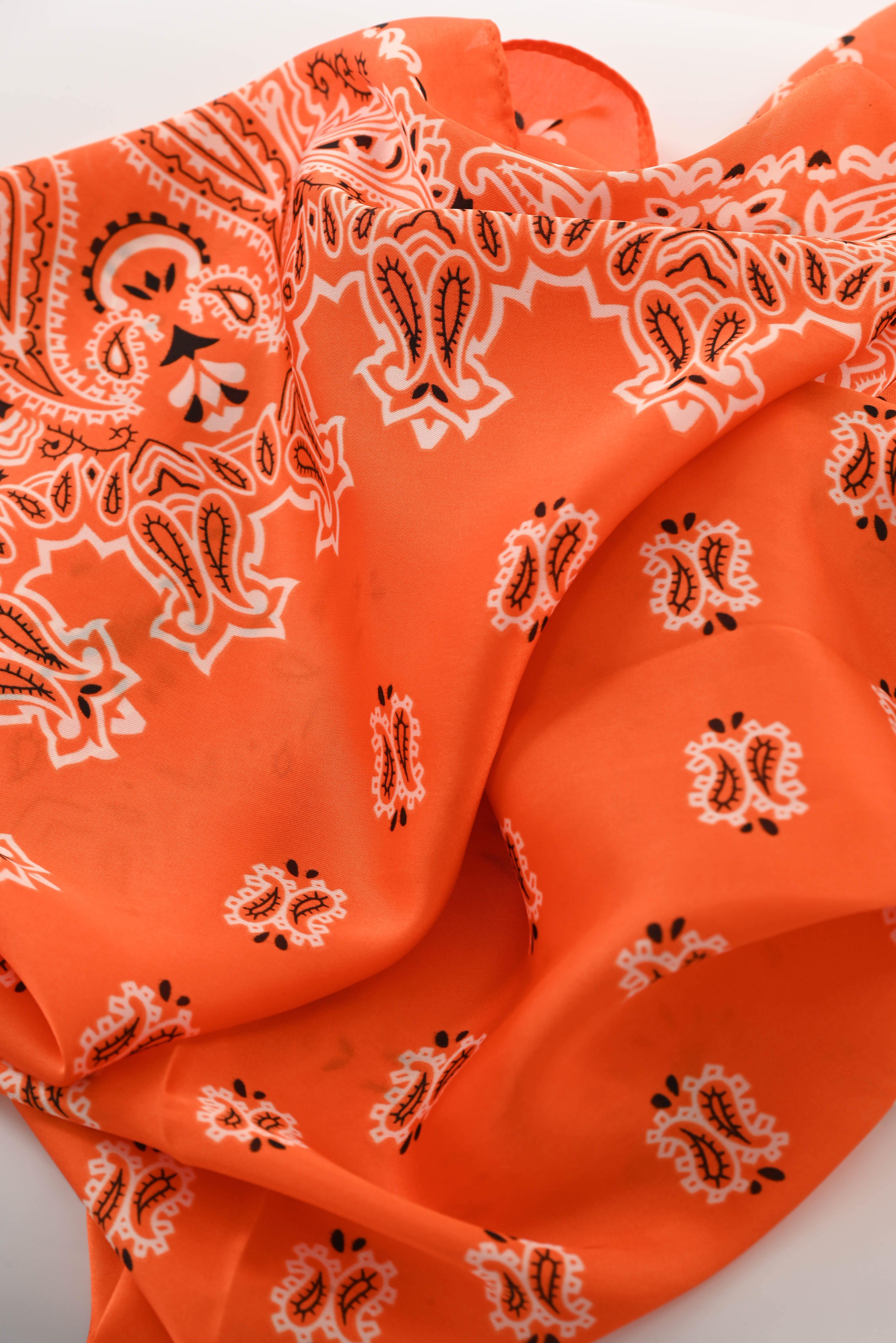Kort sjaaltje paisley oranje