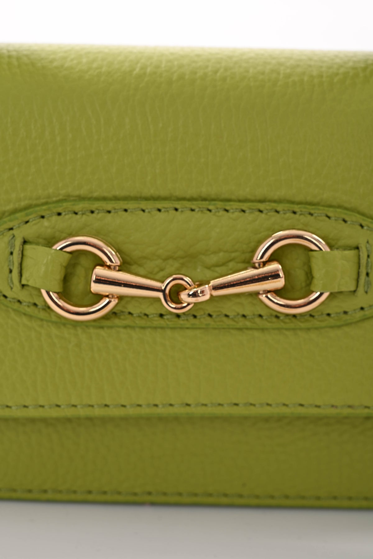 Leren handtas klein met sier gesp pistache