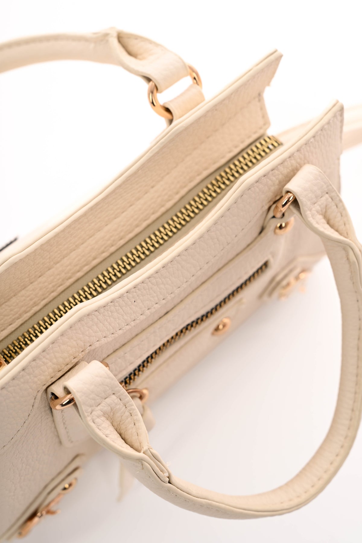 Handtas met studs en gespjes creme