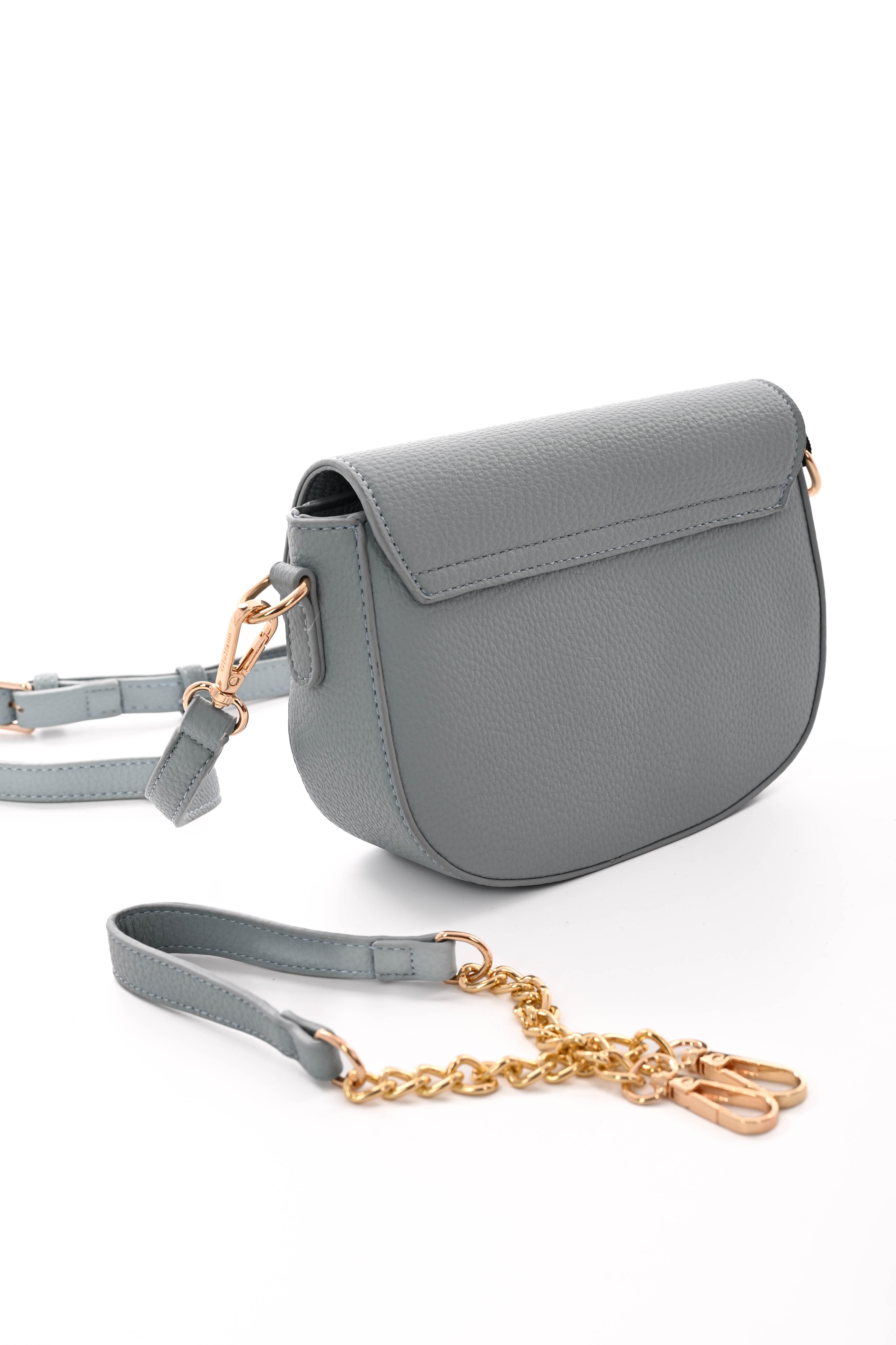 Crossbody tas met C-vormige gesp lichtblauw