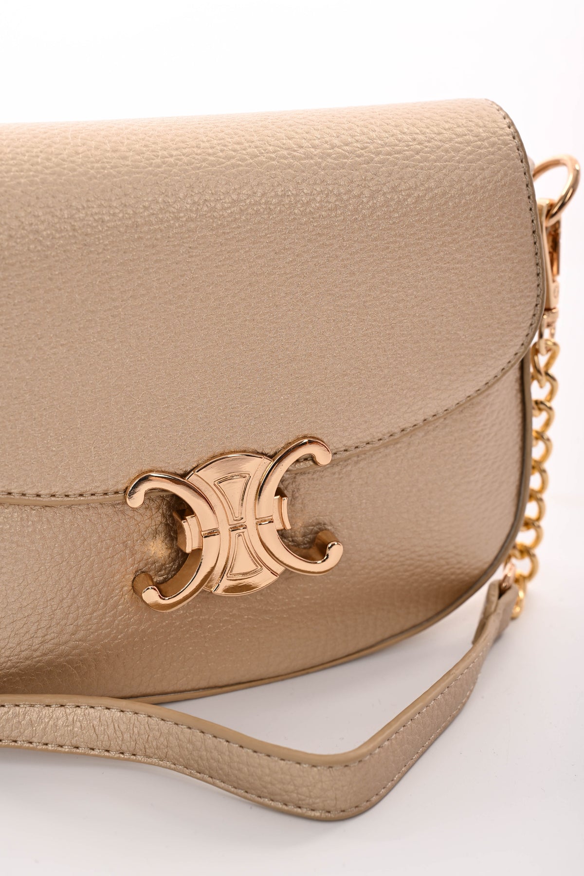 Crossbody tas met C-vormige gesp goud