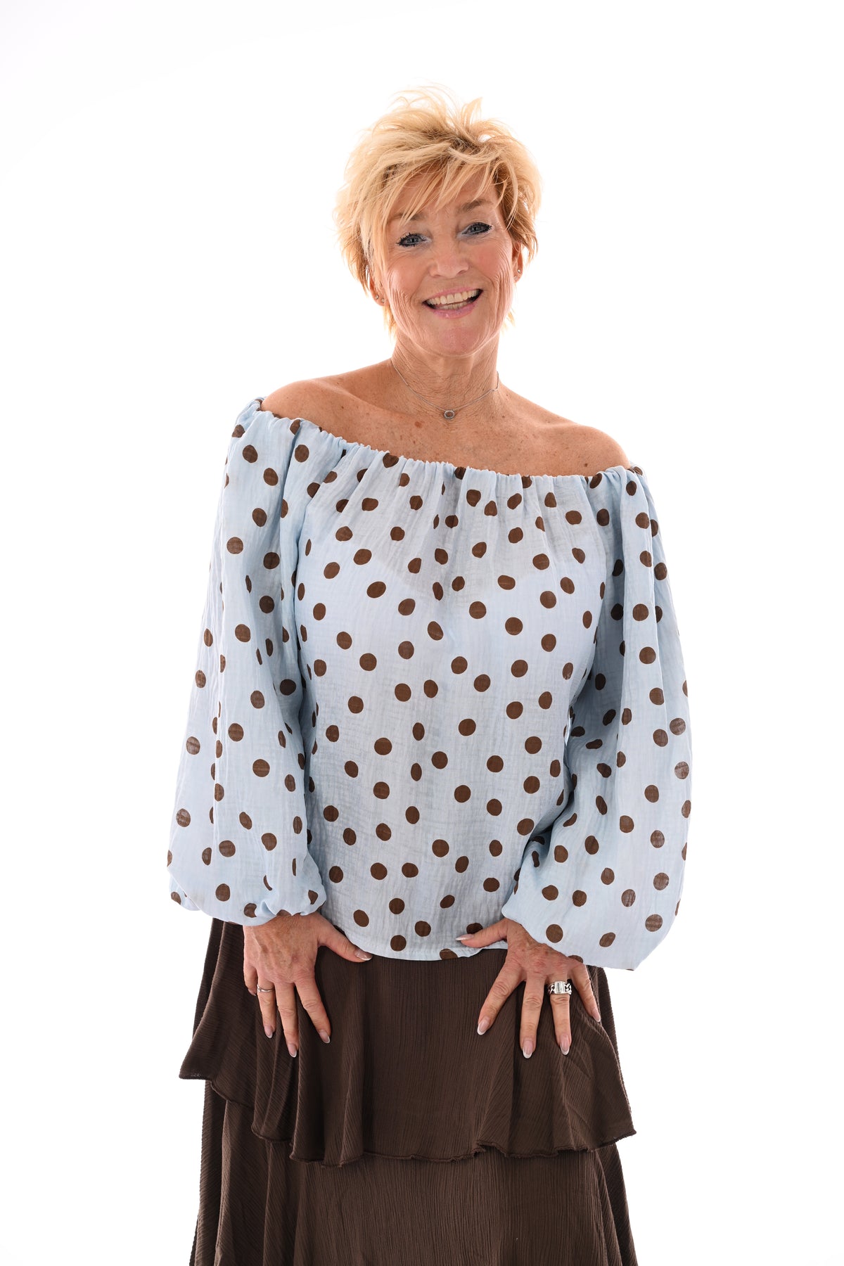 Off-shoulder top dots lichtblauw