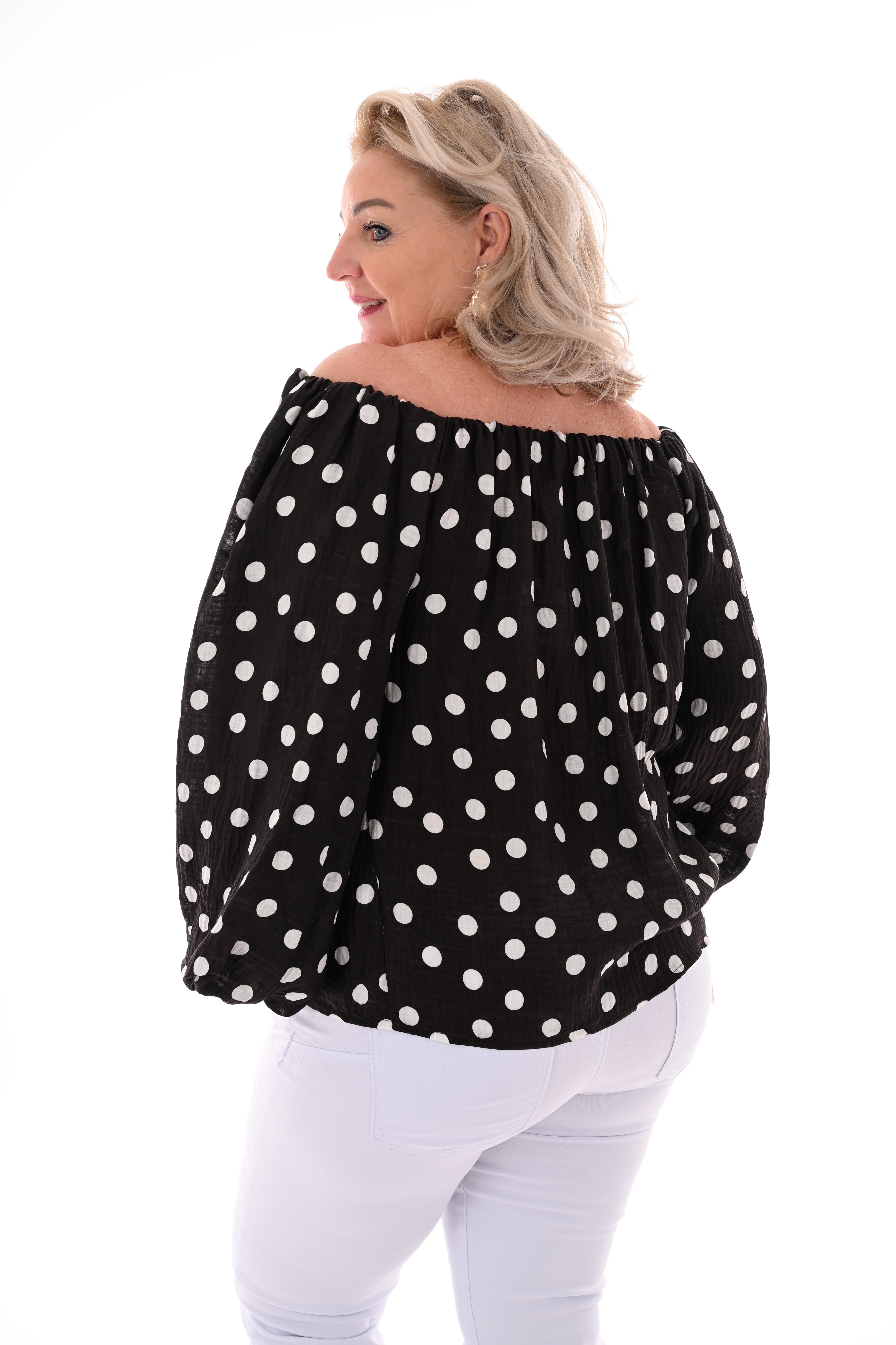 Off-shoulder top dots donkerbruin