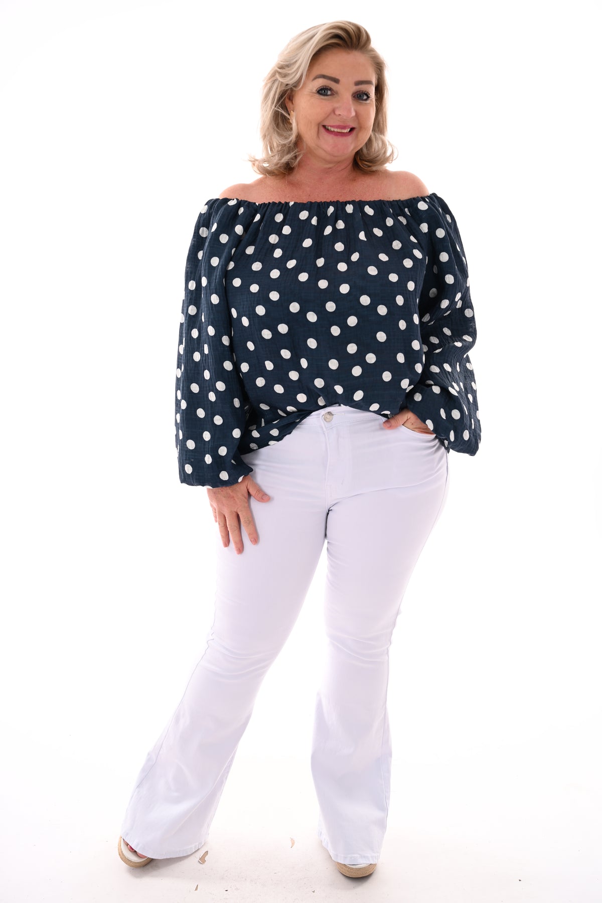 Off-shoulder top dots marineblauw