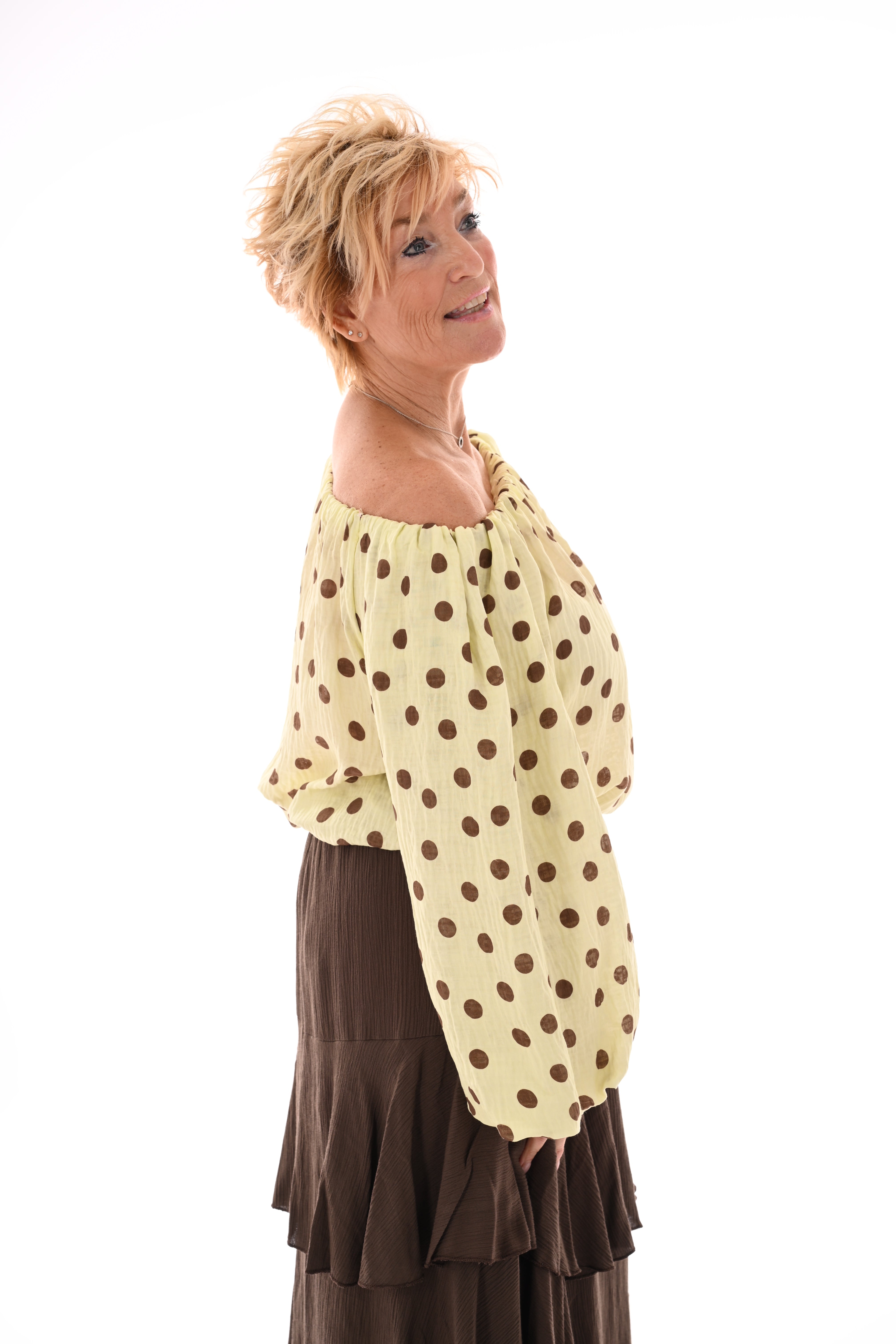 Off-shoulder top dots lichtgeel
