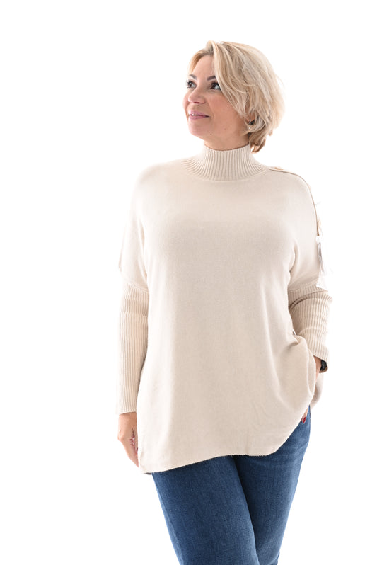 Oversized trui col en knopen creme