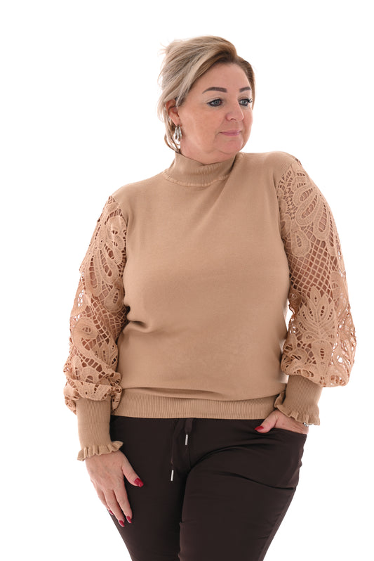 Trui broderie mouwen met turtle nek camel