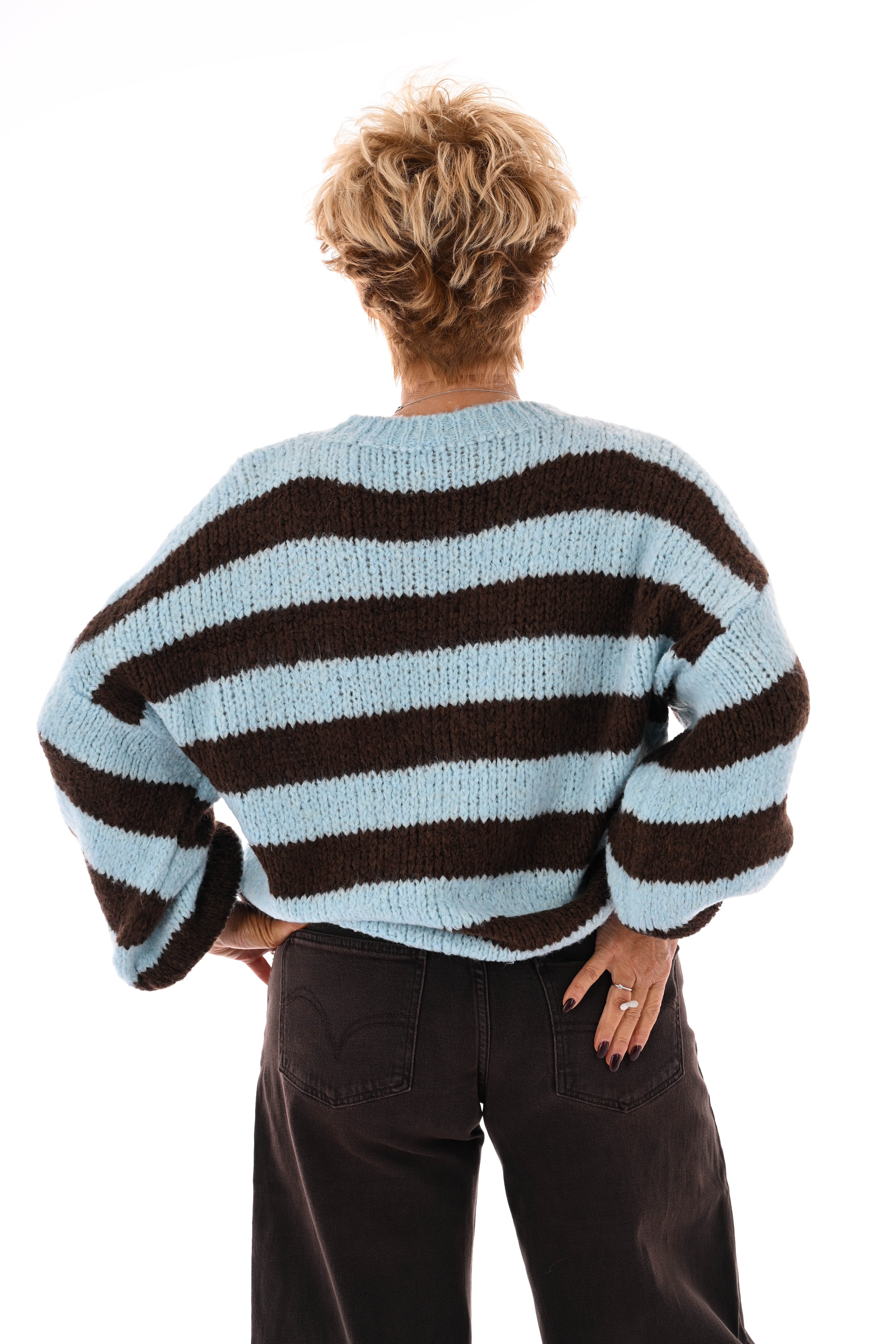 Grof gebreide trui brede streep lichtblauw