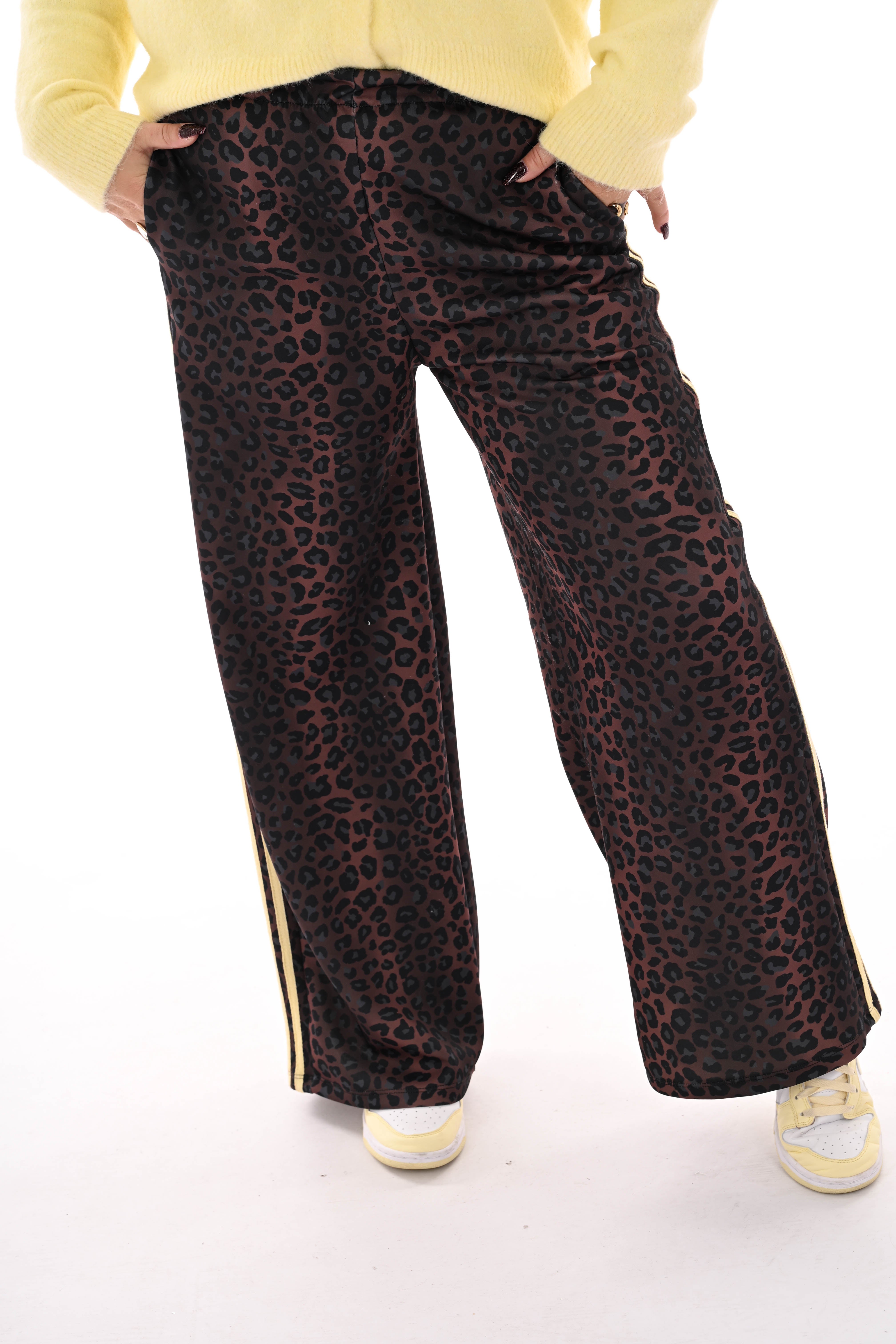 Wijde broek panterprint met strepenbies bruin/geel