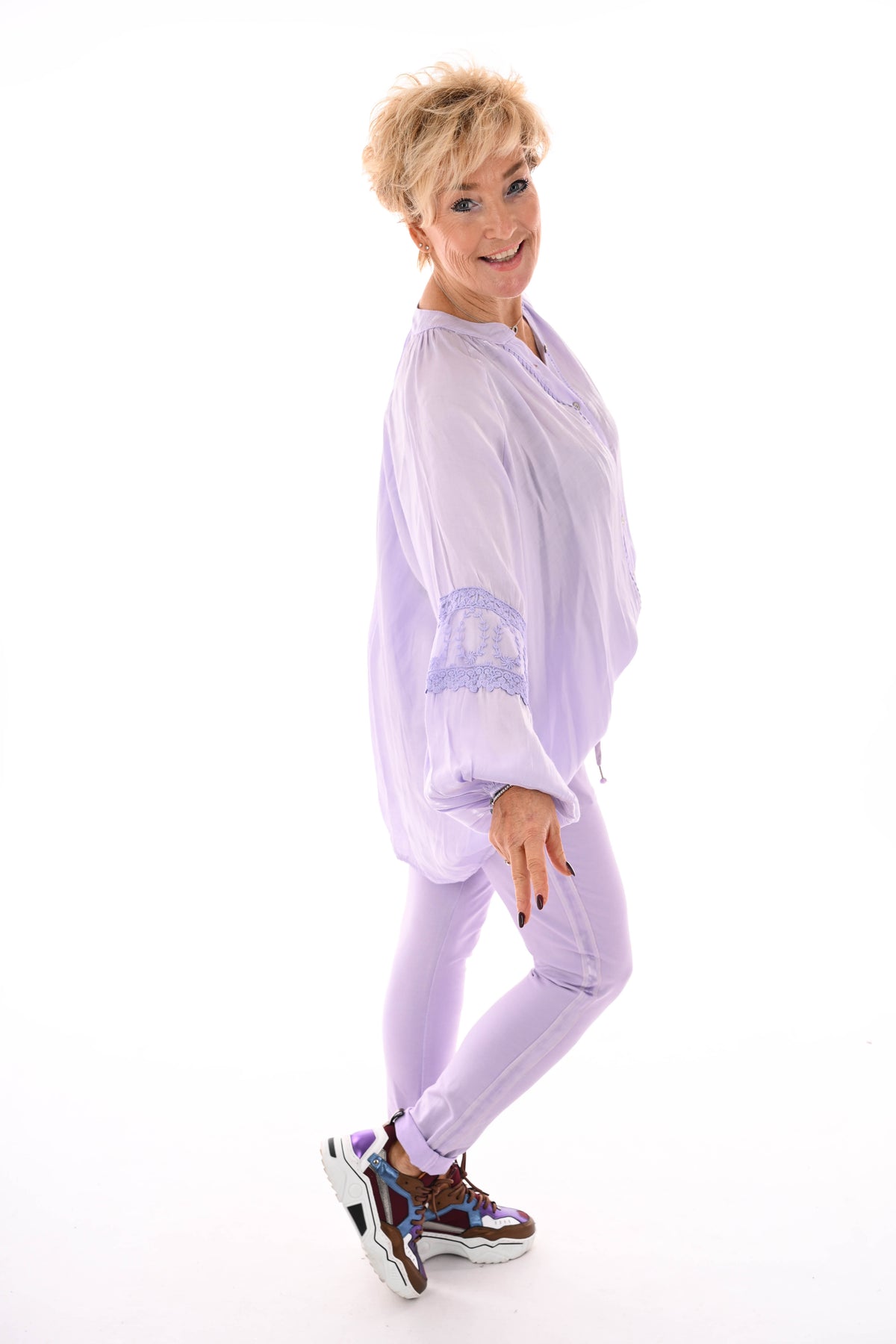 Silky blouse doorknoop met borduur details lila