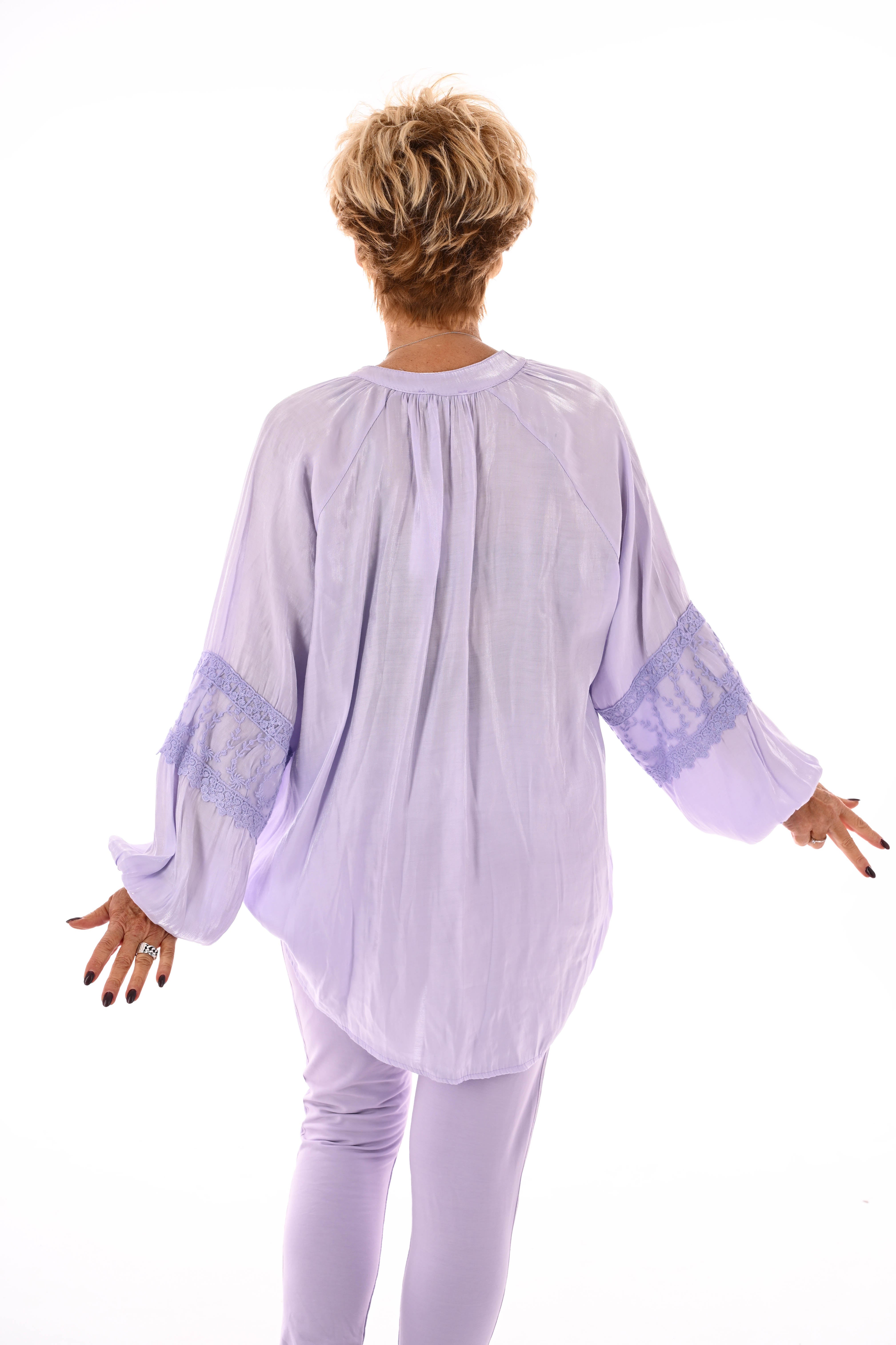 Silky blouse doorknoop met borduur details lila