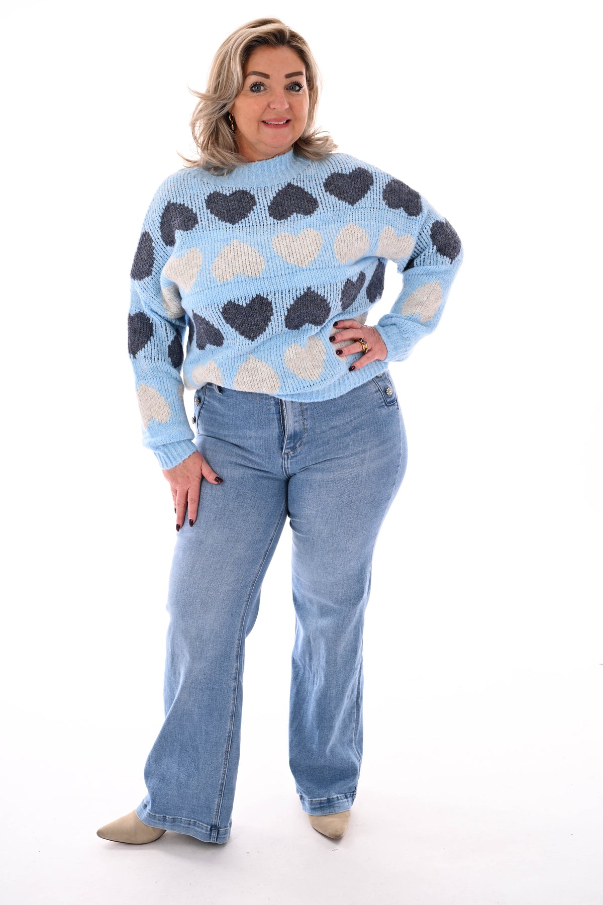 Gebreide trui ronde hals hartjes lichtblauw