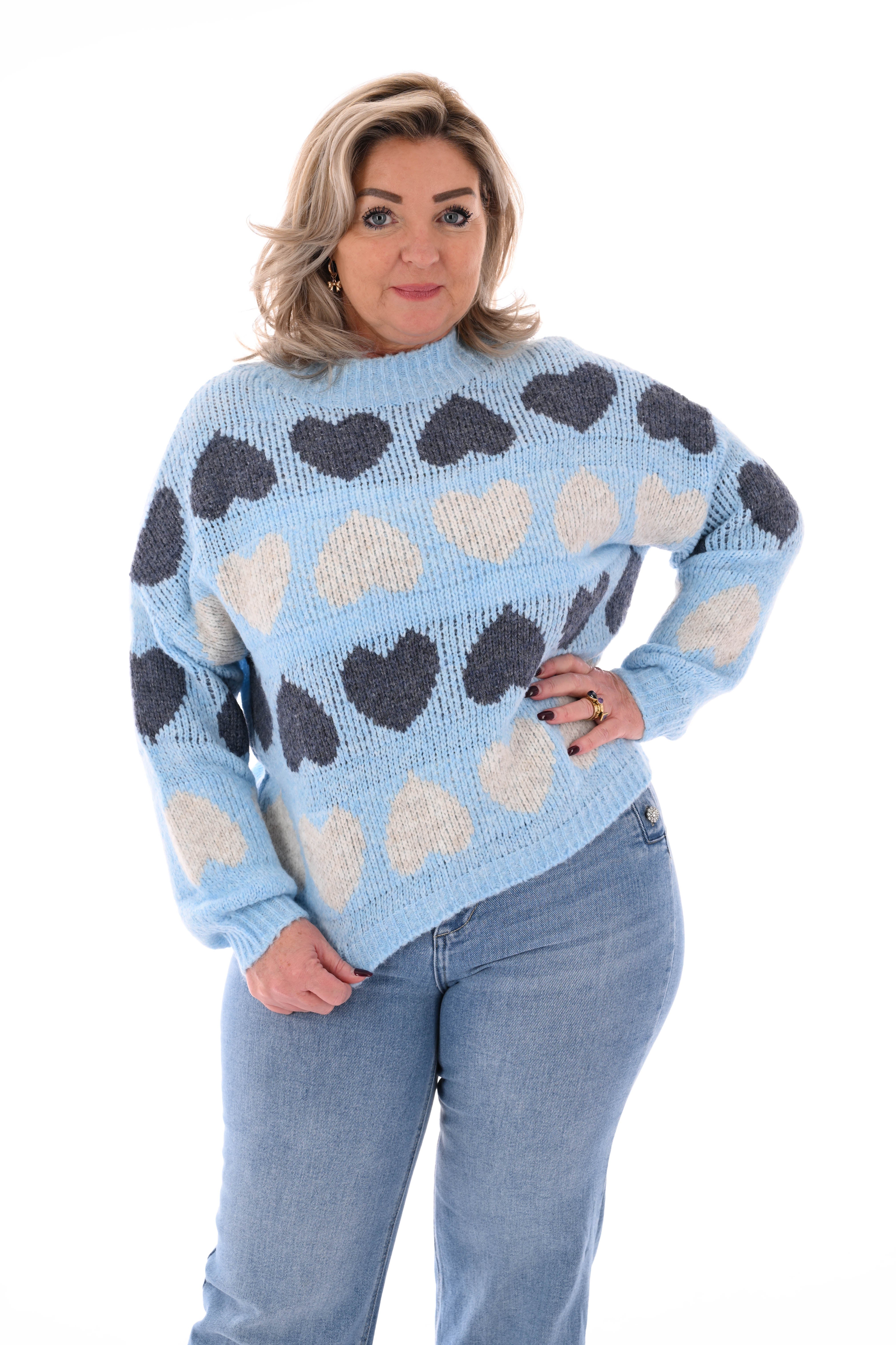 Gebreide trui ronde hals hartjes lichtblauw