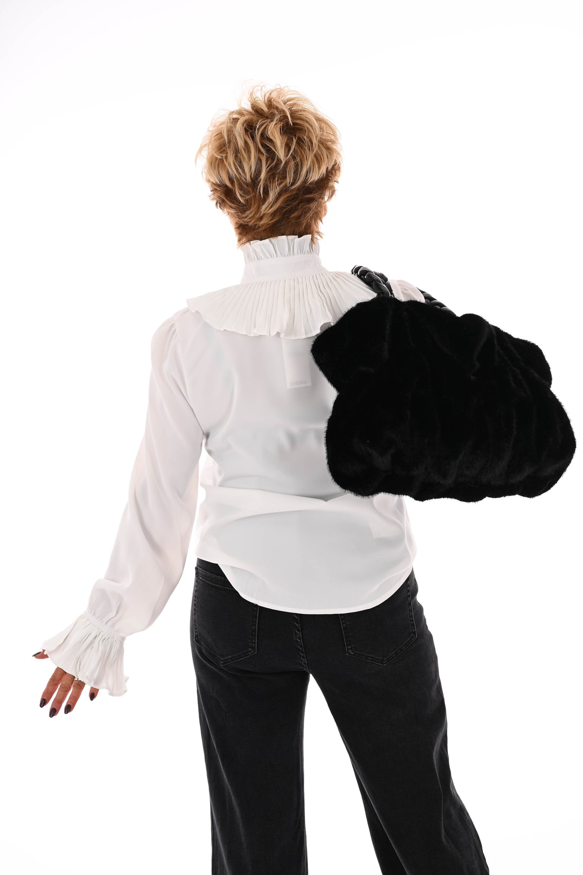 Doorknoop blouse roezels roomwit