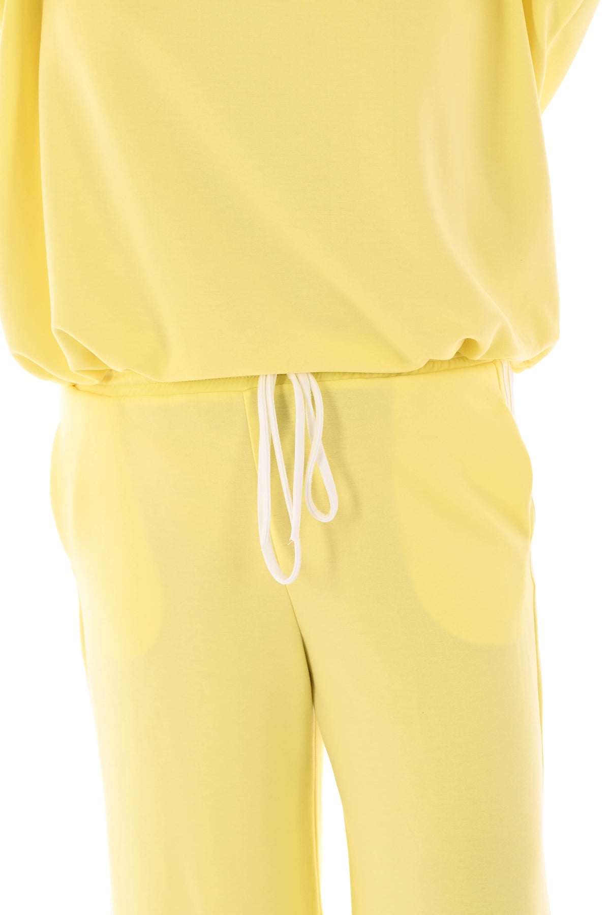 Tweedelig pak met smalle bies aantrekkoord geel