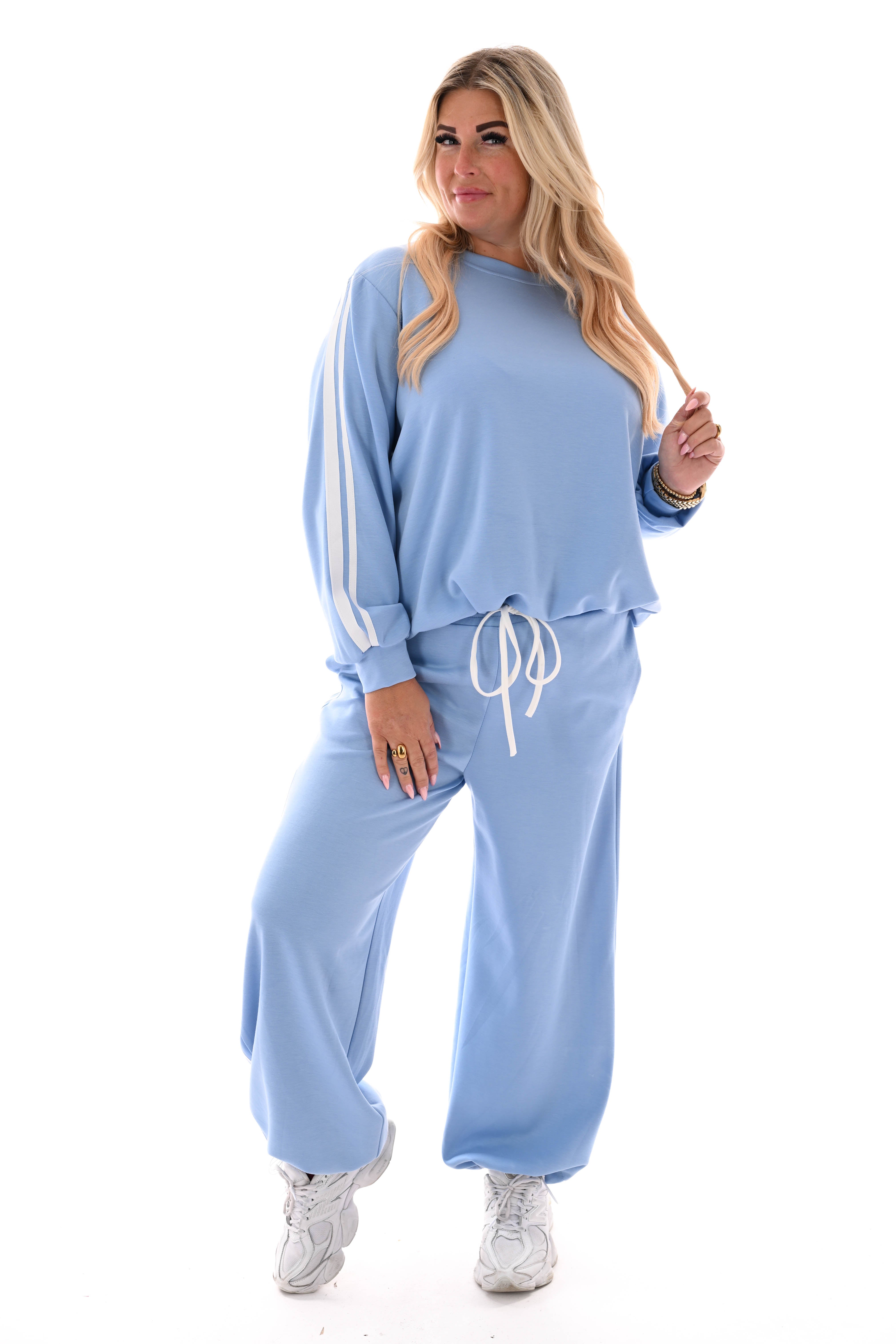 Tweedelig pak met smalle bies aantrekkoord lichtblauw