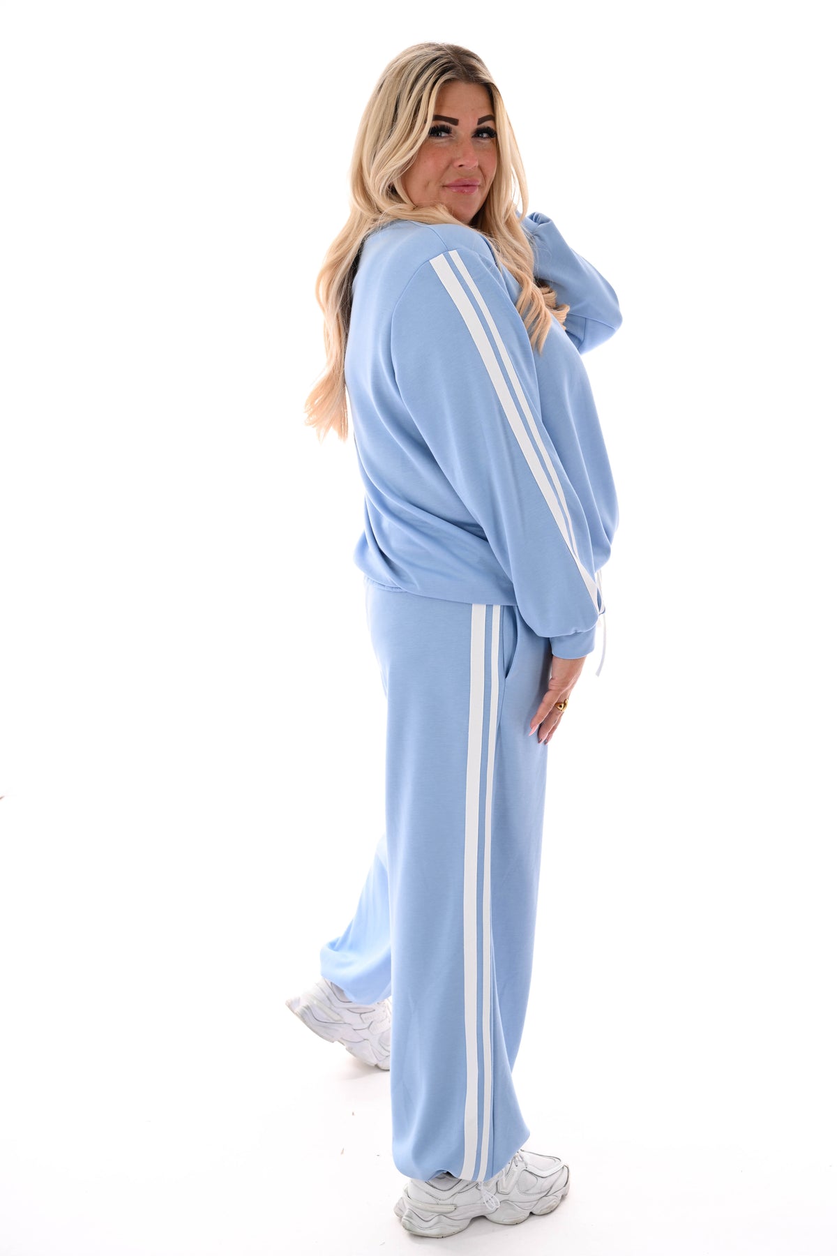 Tweedelig pak met smalle bies aantrekkoord lichtblauw