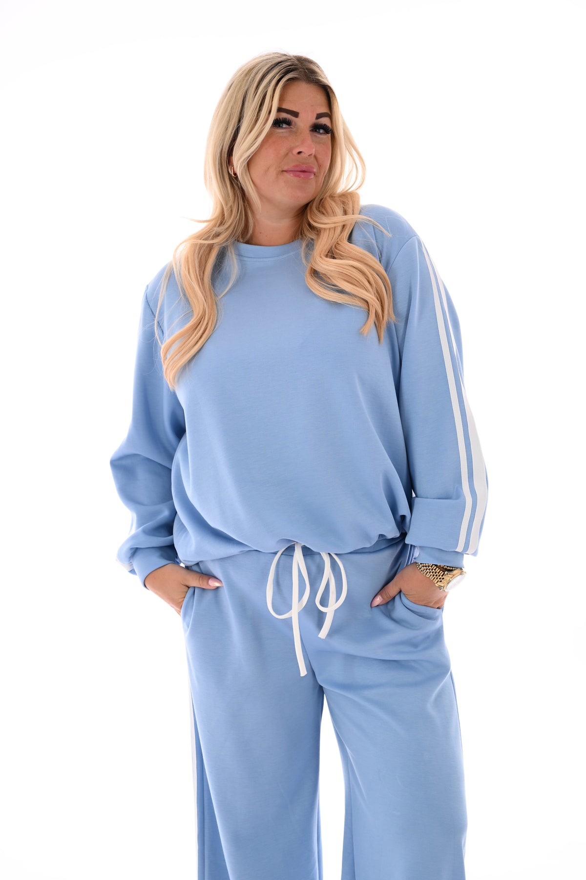 Tweedelig pak met smalle bies aantrekkoord lichtblauw