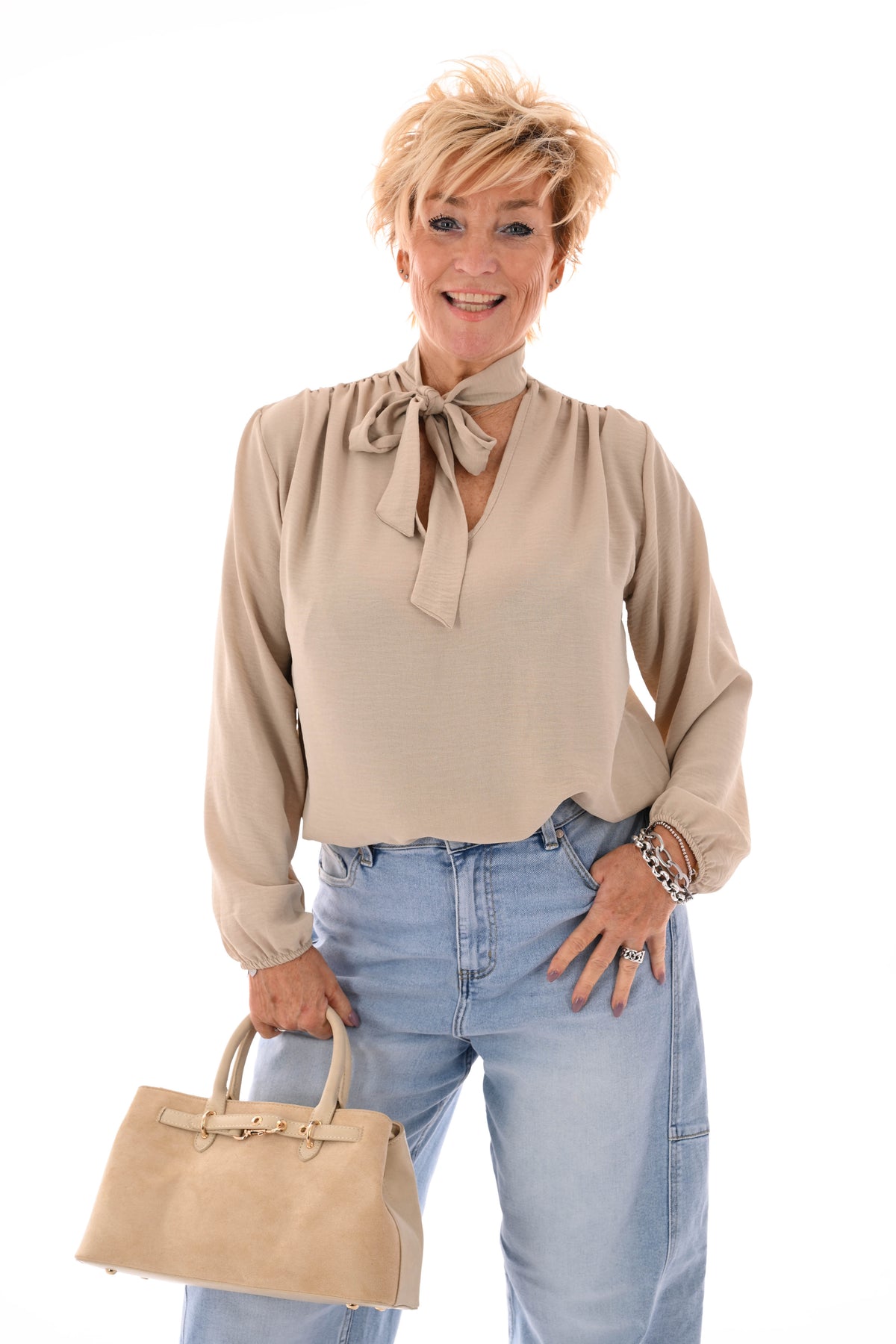 Top roezelmouwen met hals detail uni beige