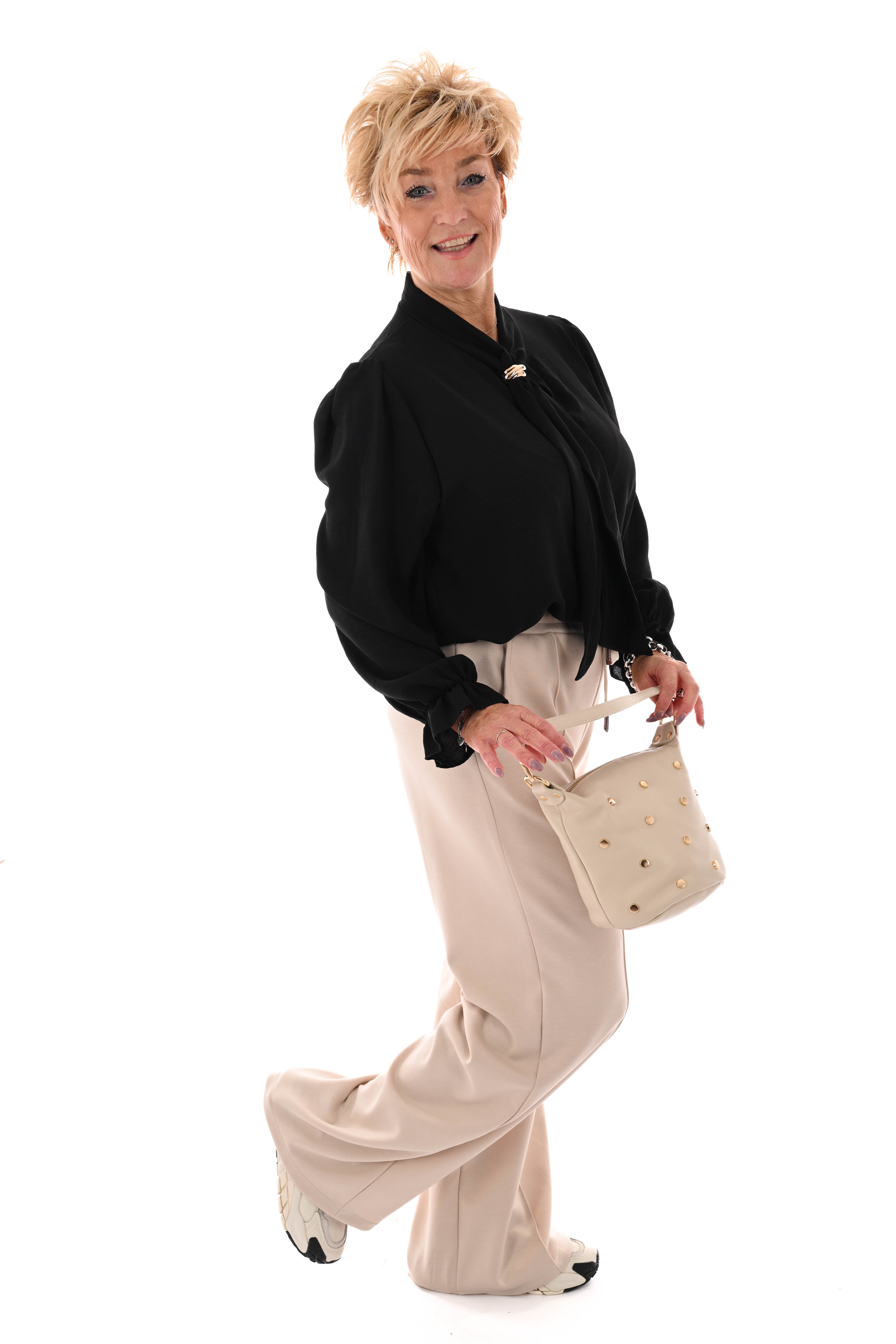 Top roezelmouwen met hals detail uni zwart