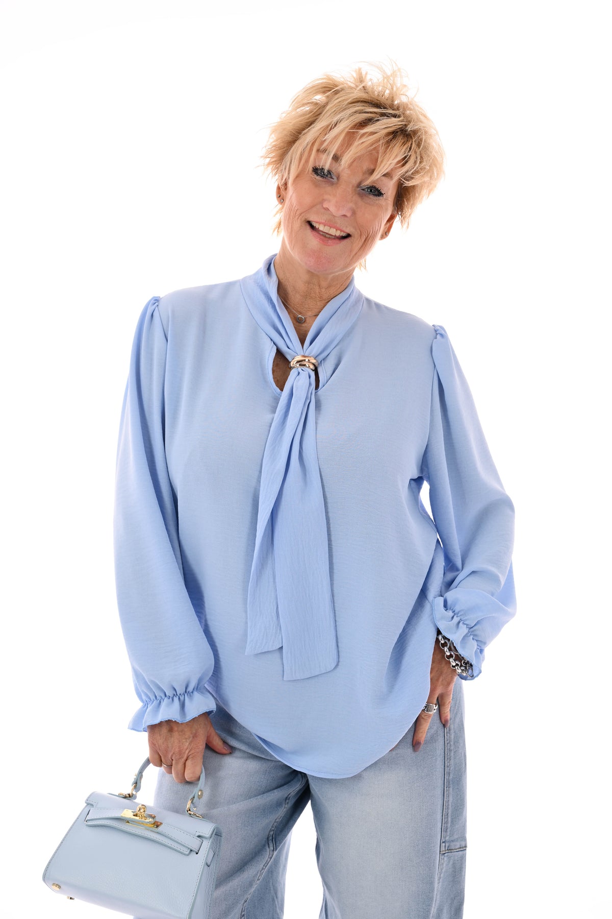 Top roezelmouwen met hals detail uni lichtblauw