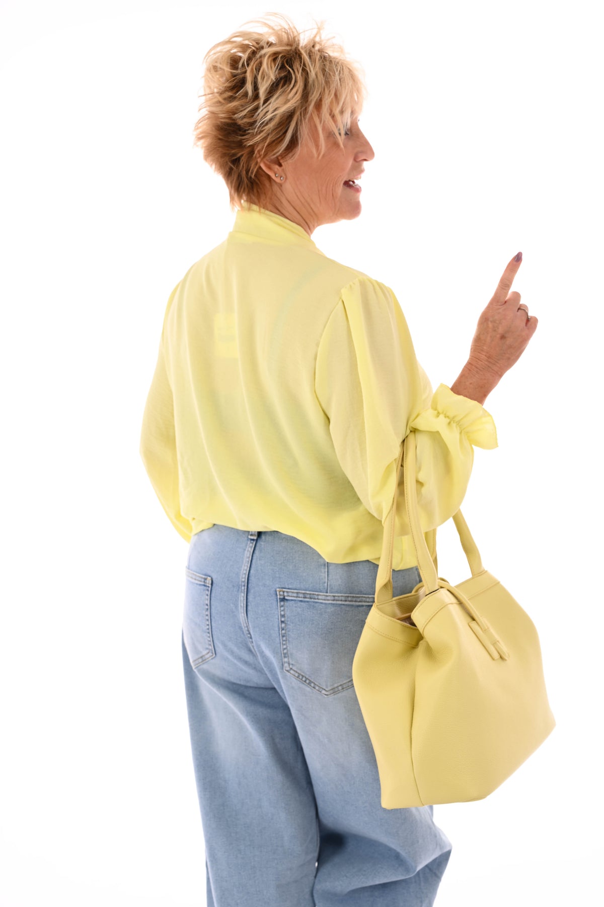 Top roezelmouwen met hals detail uni lichtgeel