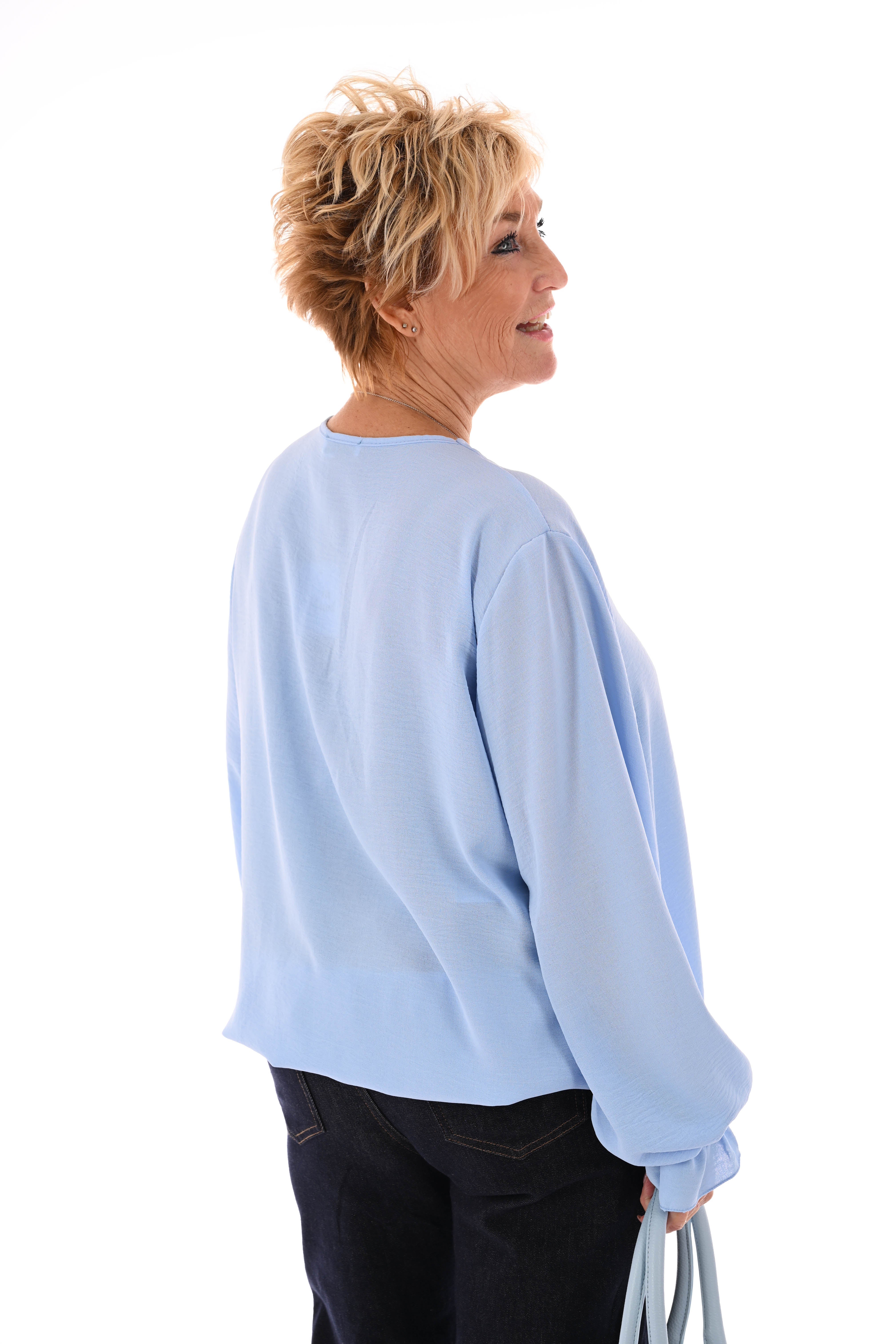 Top trompetmouwen v-hals uni lichtblauw