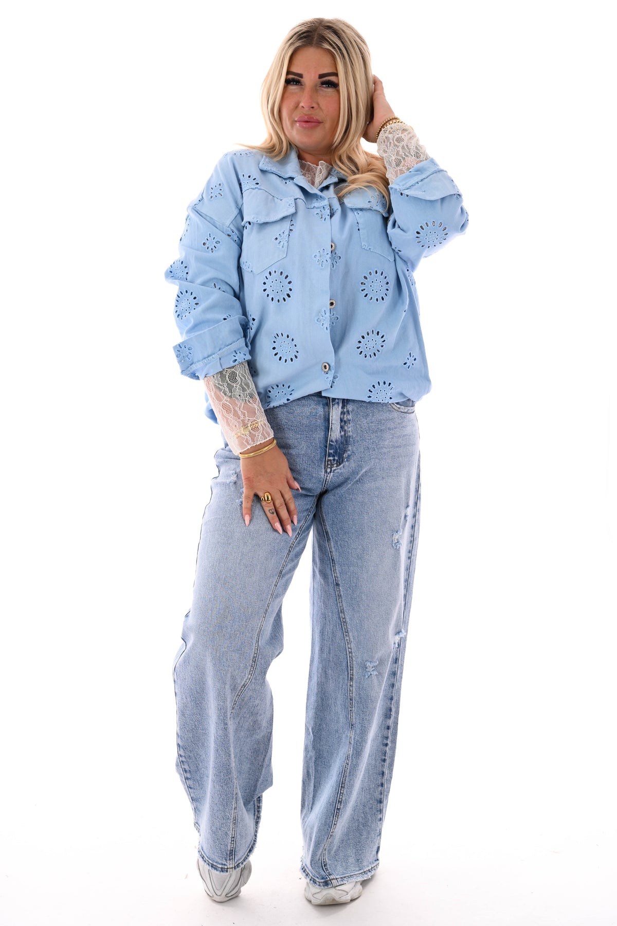 Jasje broderie met borstzakken lichtblauw