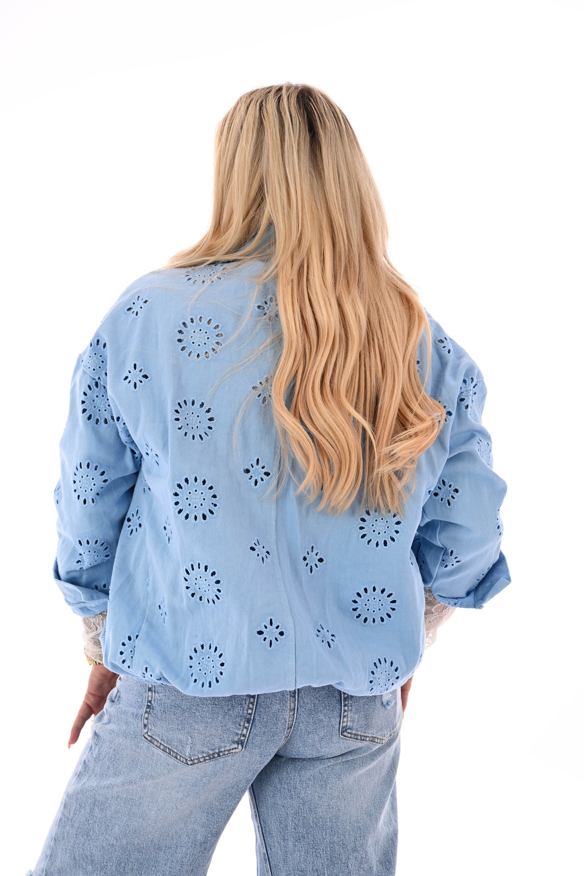 Jasje broderie met borstzakken lichtblauw