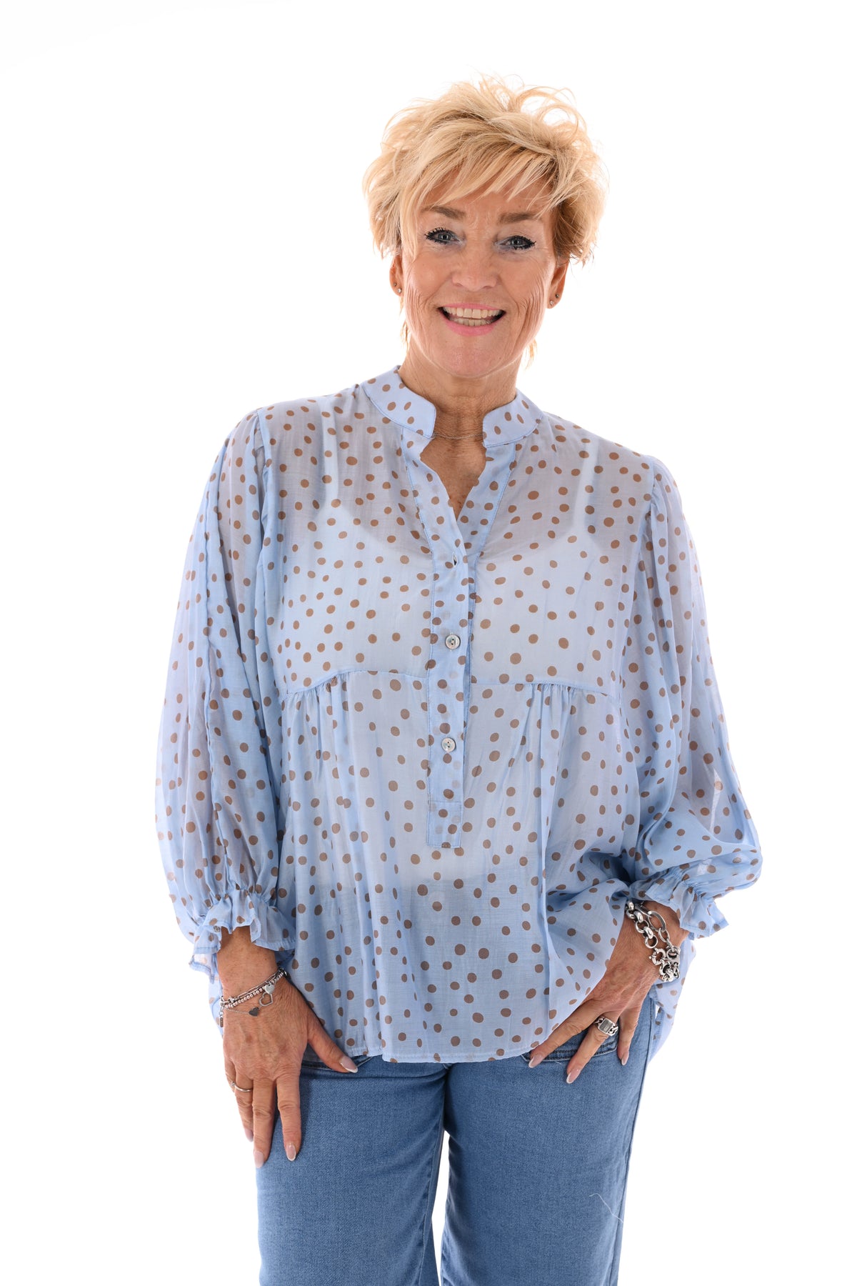 Blouse dots roezelmouwen lichtblauw